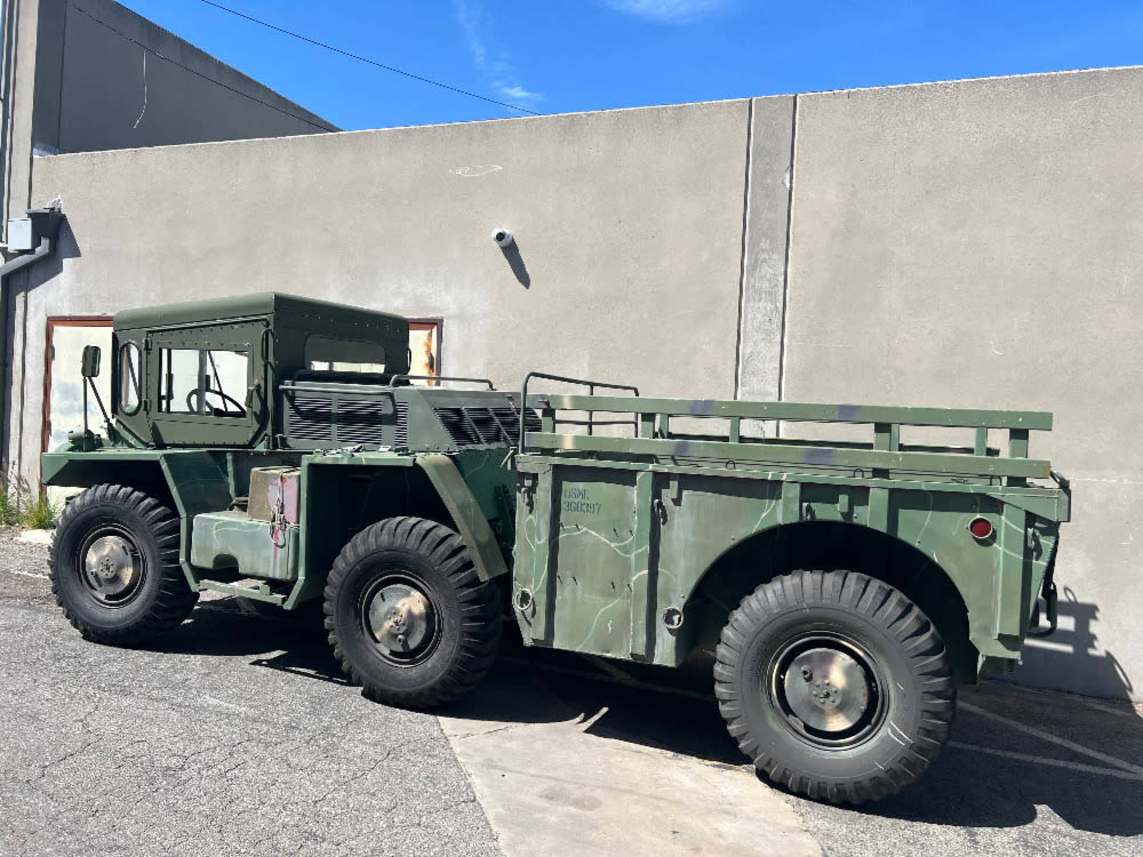 Vintage Army Truck - SHow TRUCK