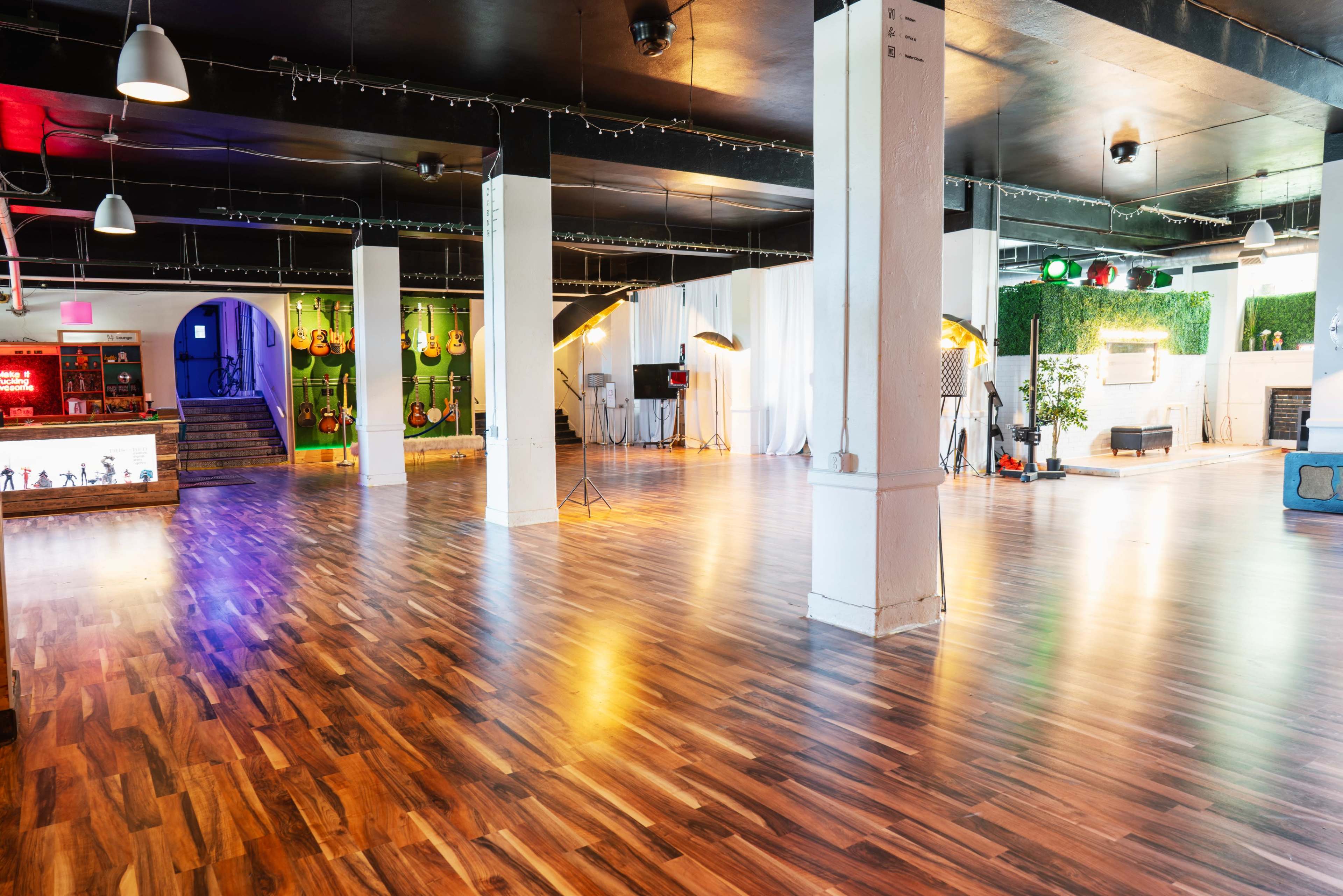 Large Studio with High Ceilings Image in Munhall, Munhall, PA