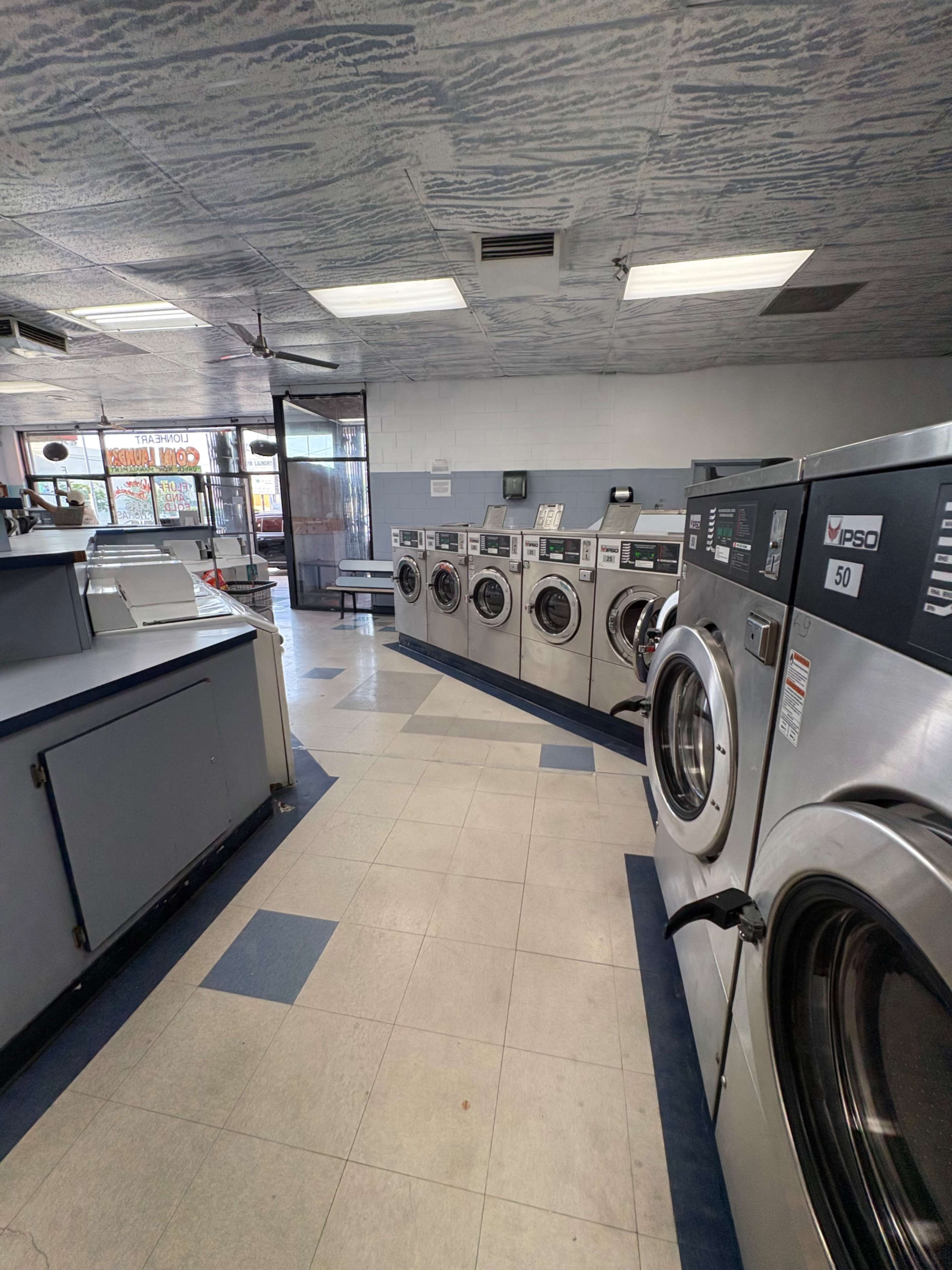 Equipped machines, walls freshly painted, floor always clean Image in Echo Park, Los Angeles, CA