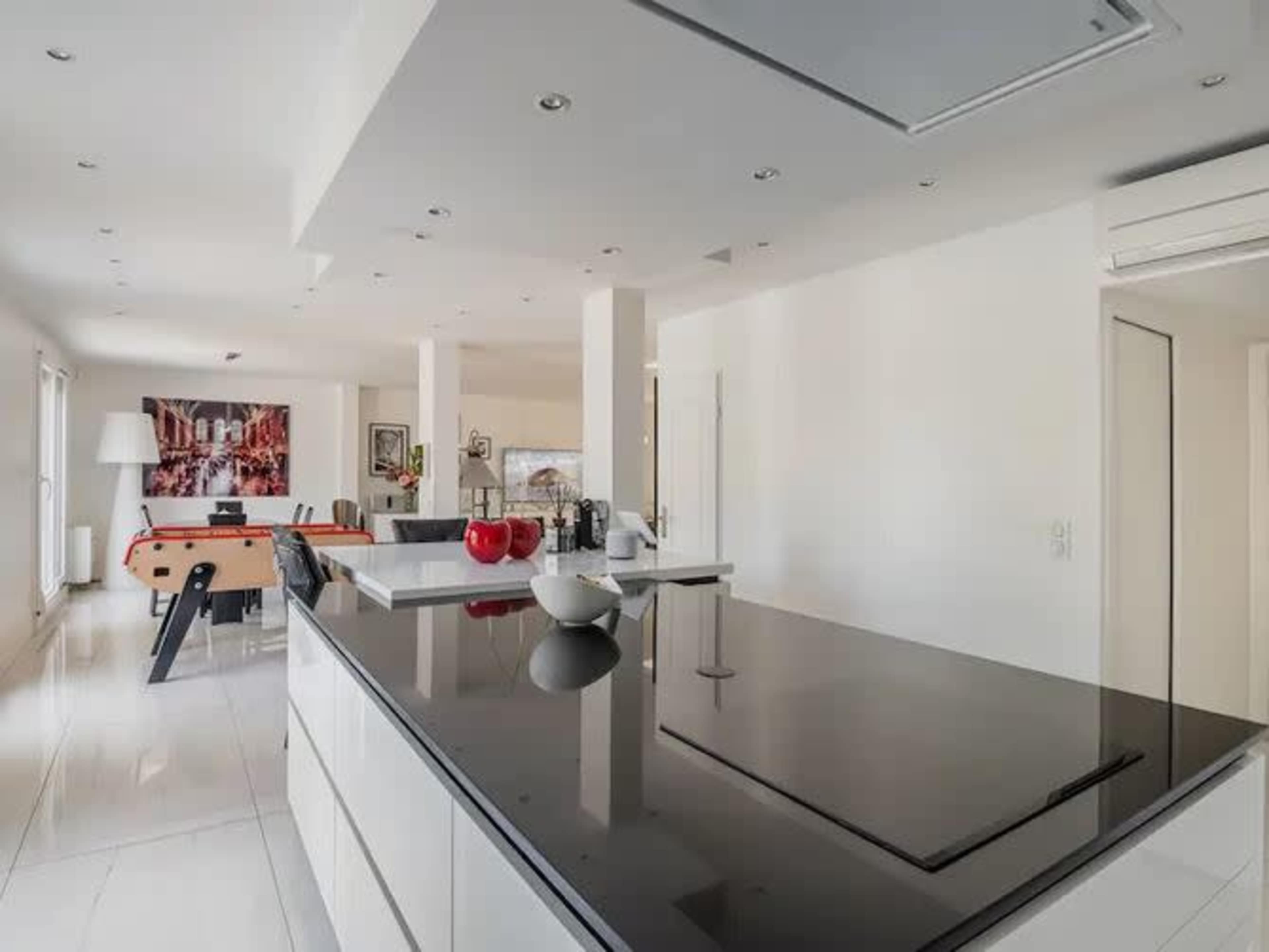 Magnifique maison, déco moderne, piscine, beau jardin vue sur golf Image in , Bondoufle