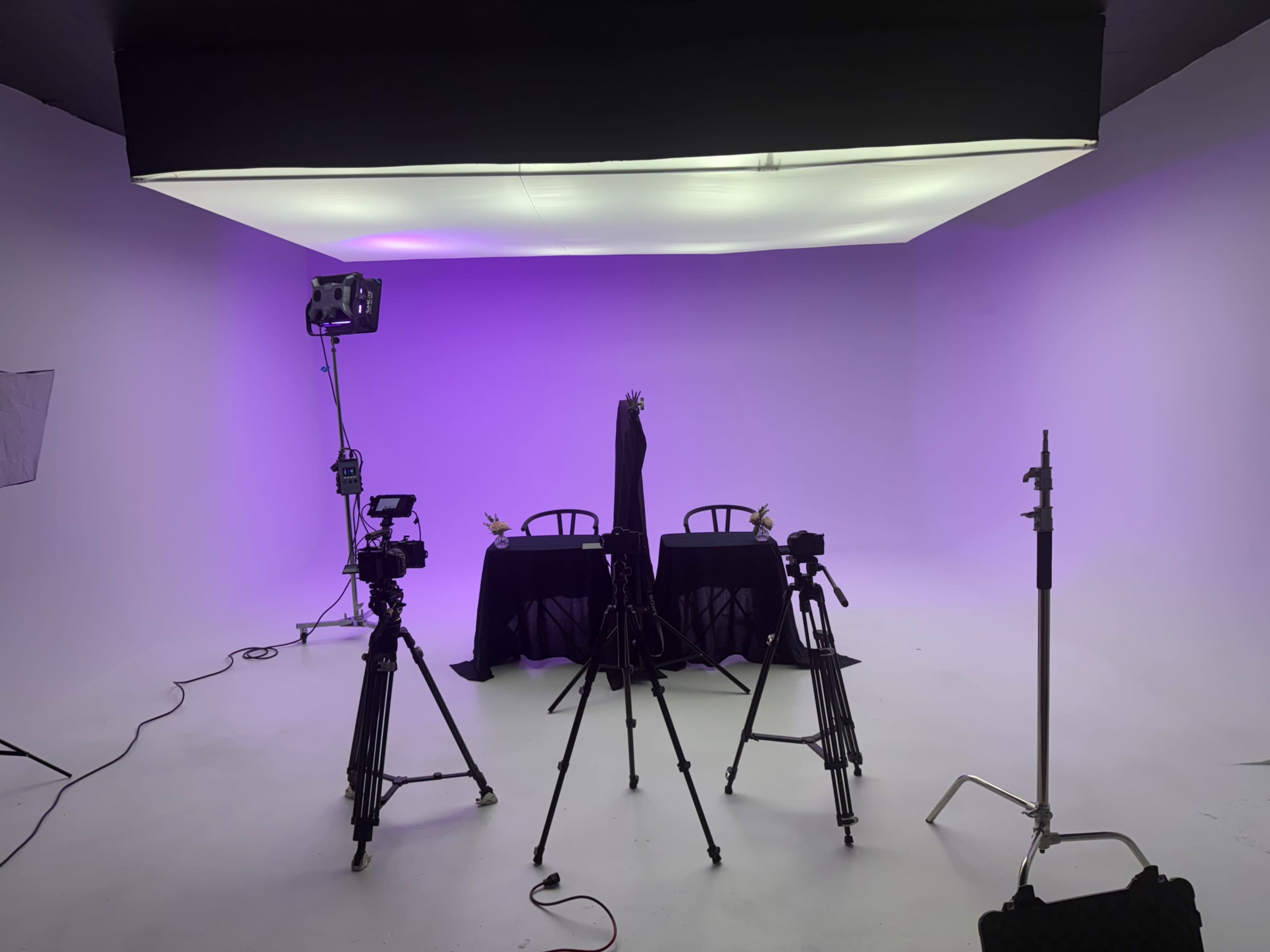 Professional Cyc Wall Studio for Photography– Ideal for Cars & Creatives! Image in Van Nuys, VAN NUYS, CA