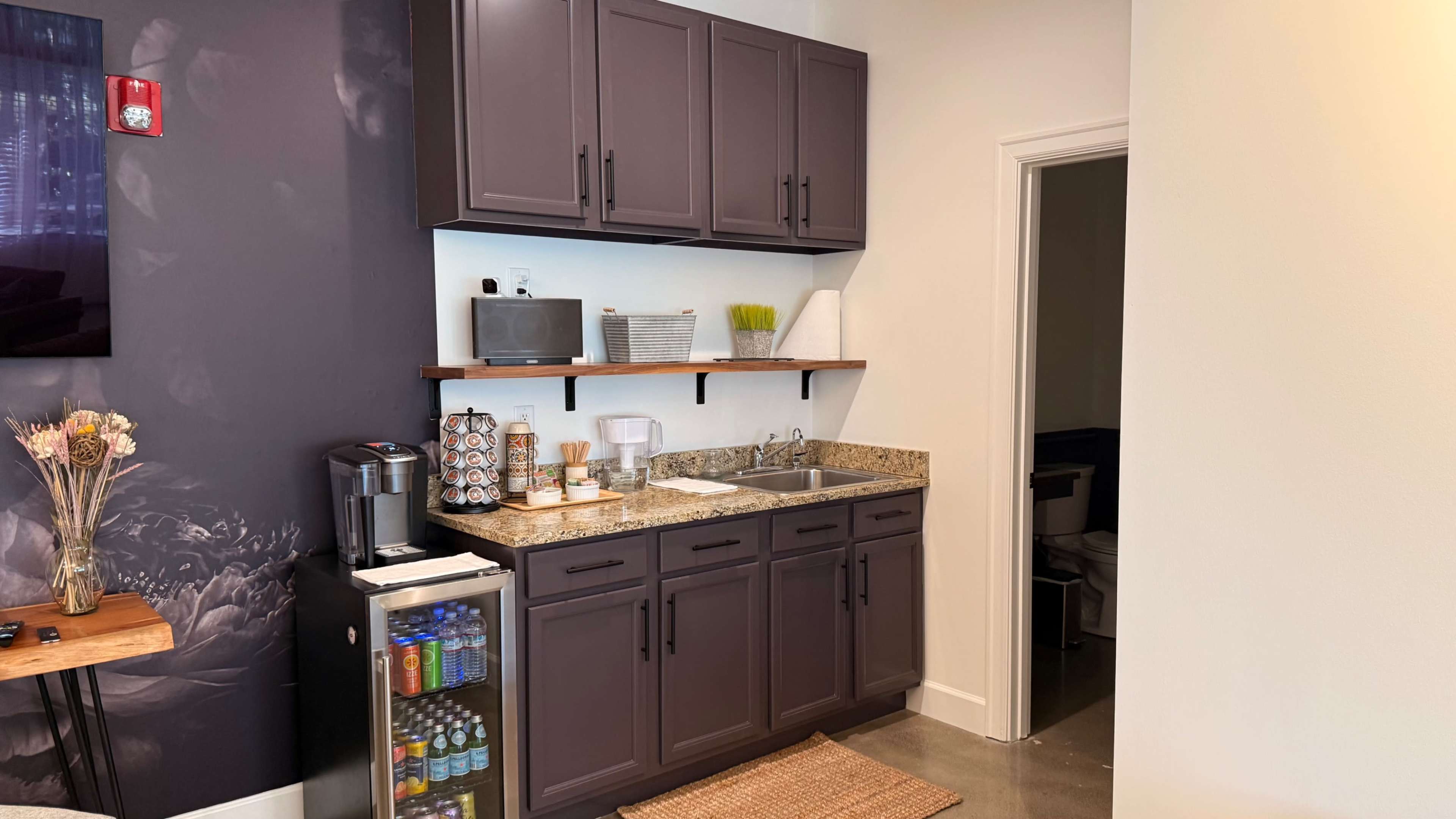 Sophisticated and Comfortable Lounge Studio Image in Bitter Lake, Seattle, WA