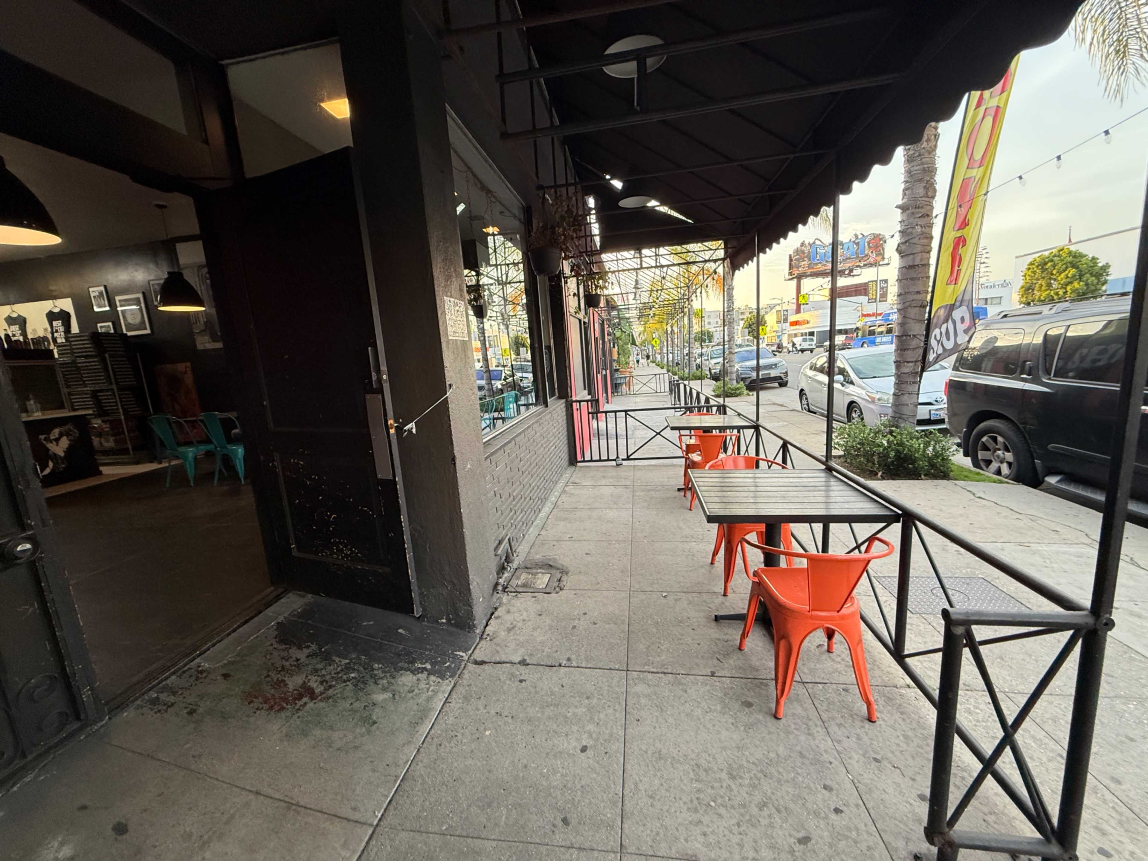 Raw NYC-Style Punk Pizzeria Image in Central LA, Los Angeles, CA