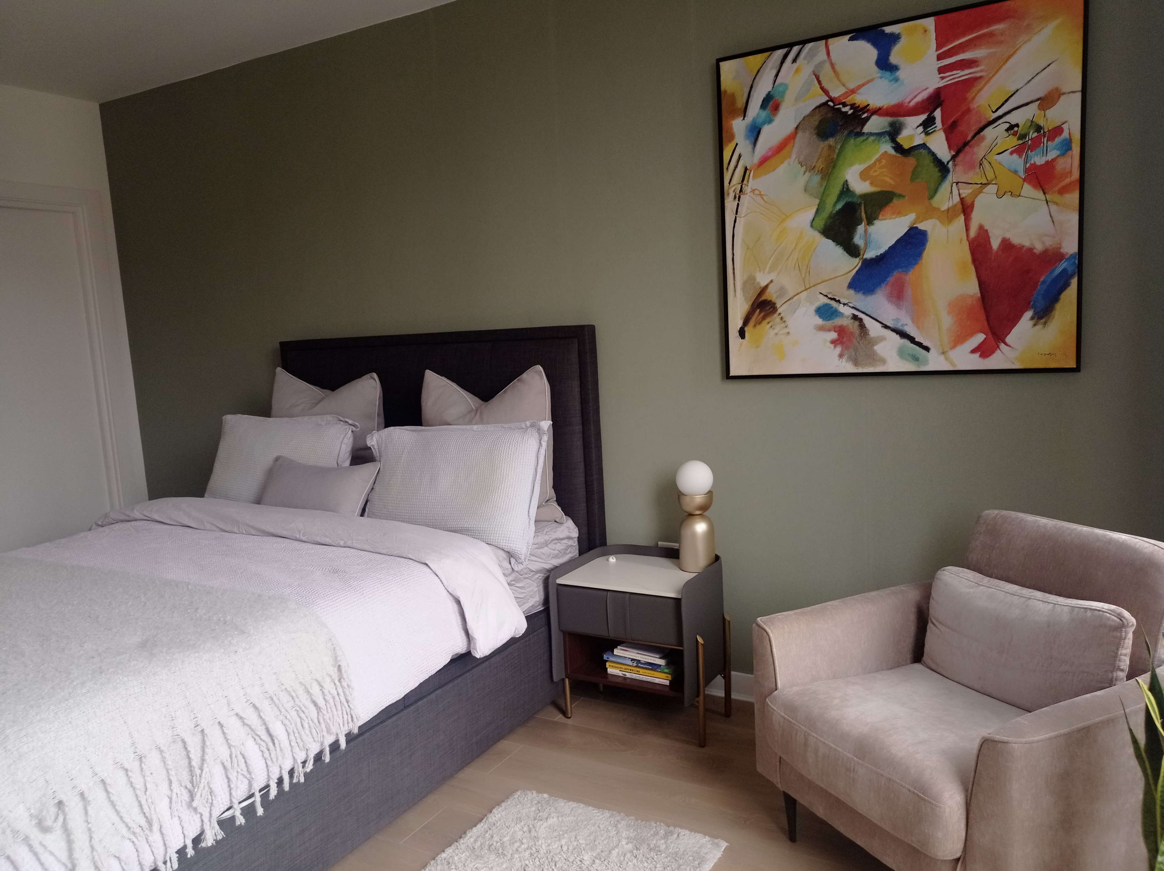 3 Bedroom apartment, full of natural light with modern and minimal style decoration. Image in Stratford, London, ENG