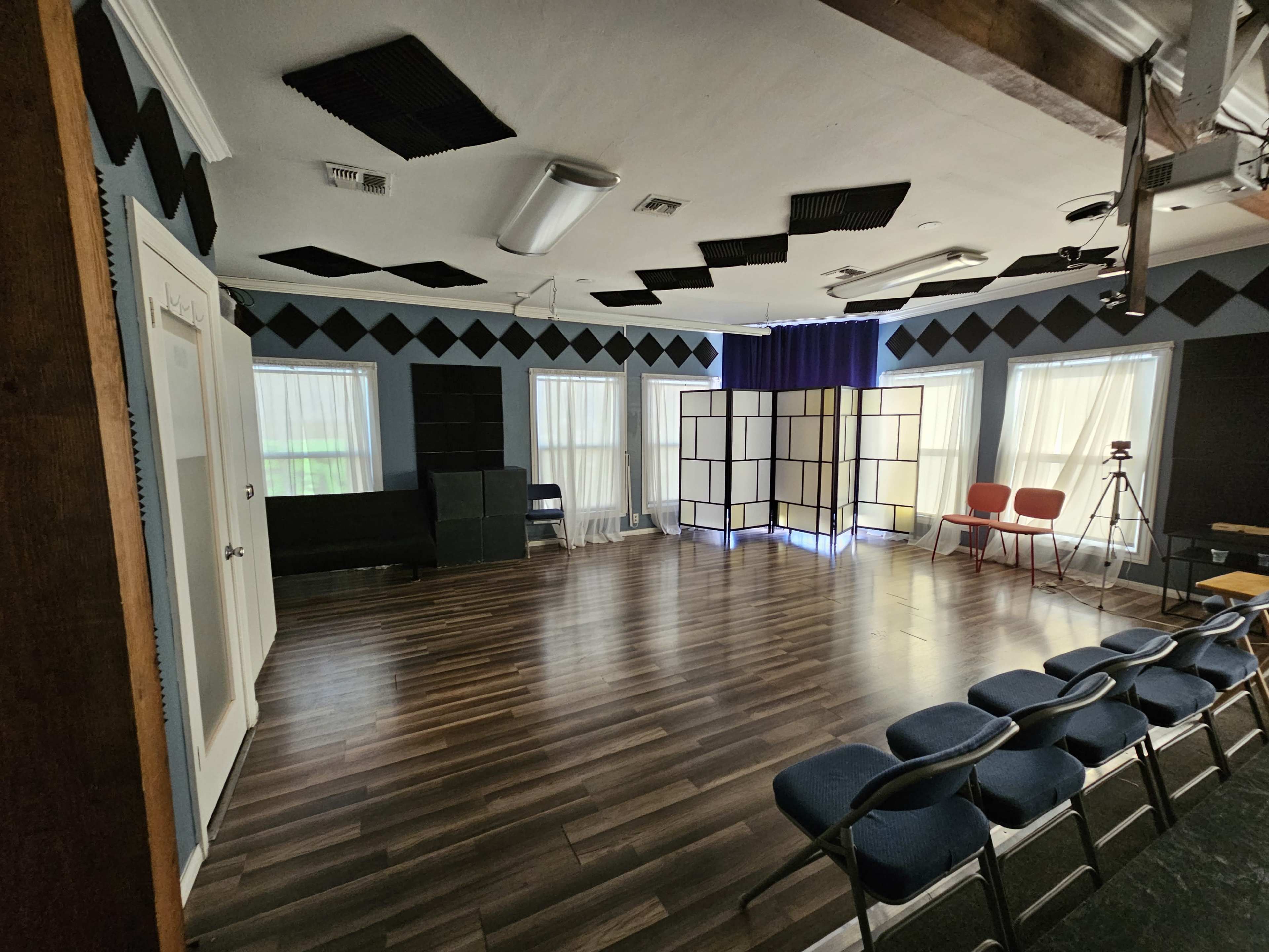 Modern and Well Lit Acting/Screening Theater in West Hollywood Image in Central LA, West Hollywood, CA