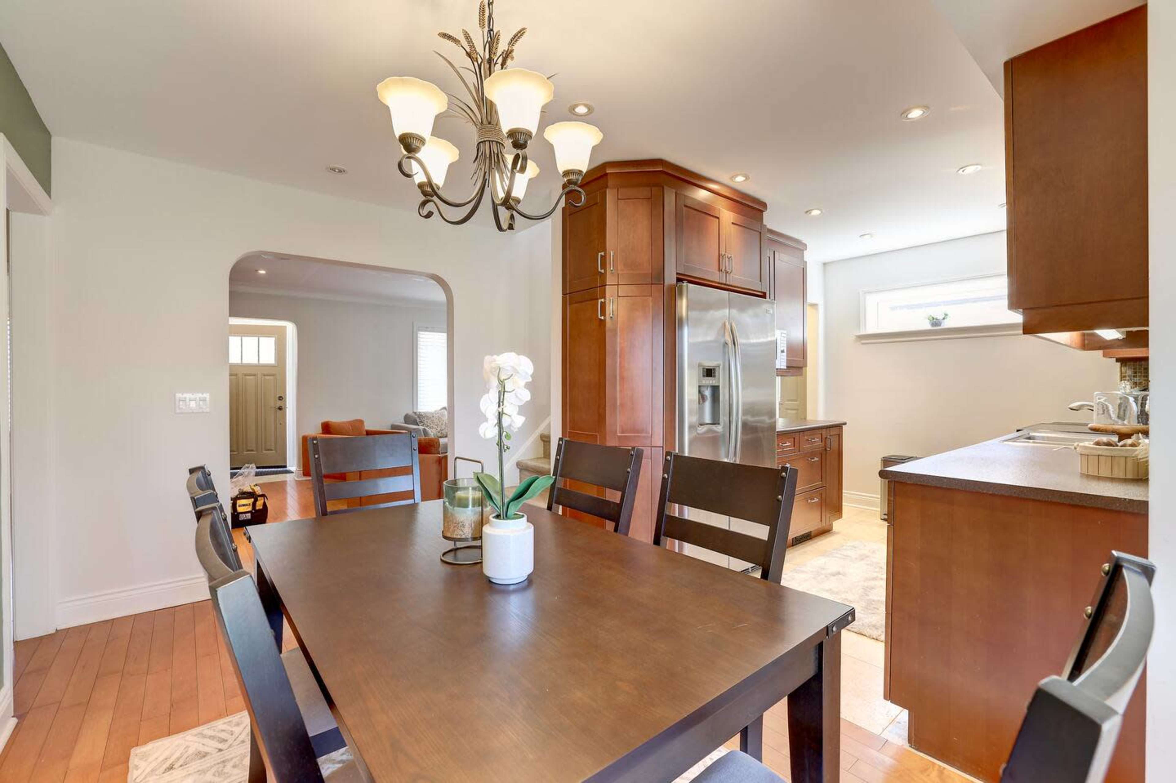 Stylish Lakeside – Film & Content Ready Image in Port Credit, Mississauga, ON