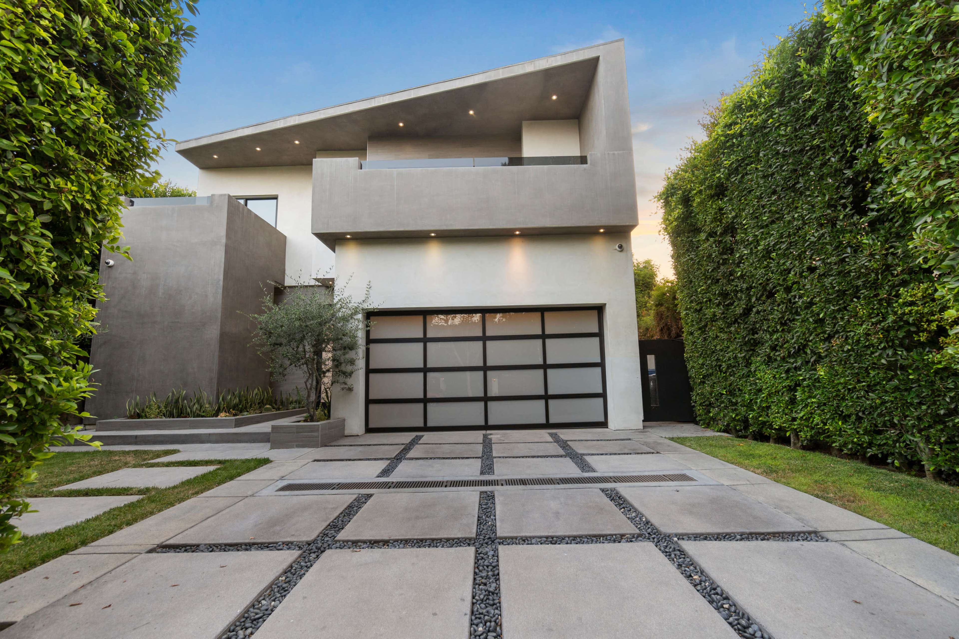 ORLANDO SLEEK MODERN ARCHITECTURAL HOME Image in Beverly Grove, Los Angeles, CA