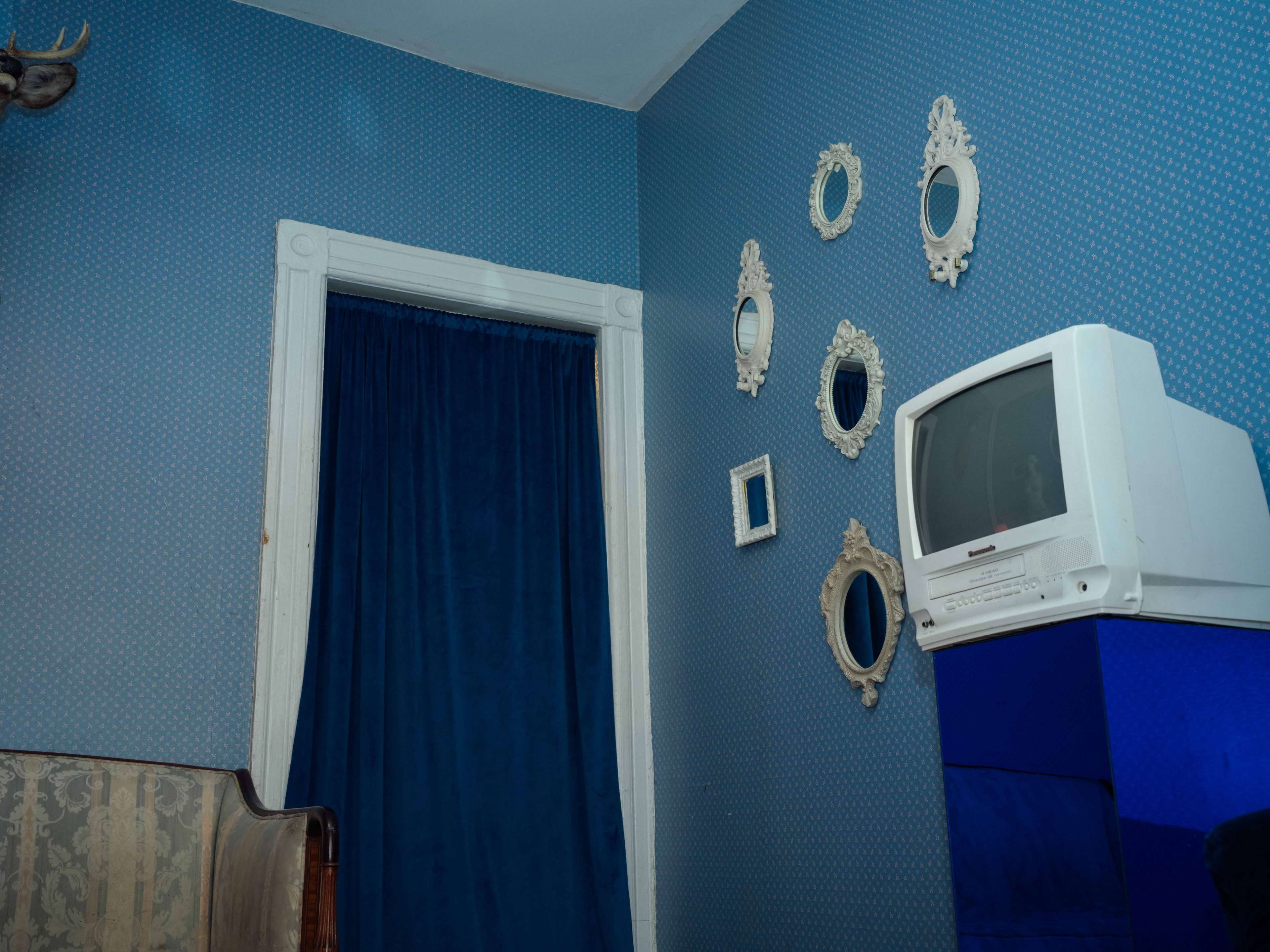 Cinematic Vintage Apartment With Props & Set Dressing Image in Greenpoint, Brooklyn, NY