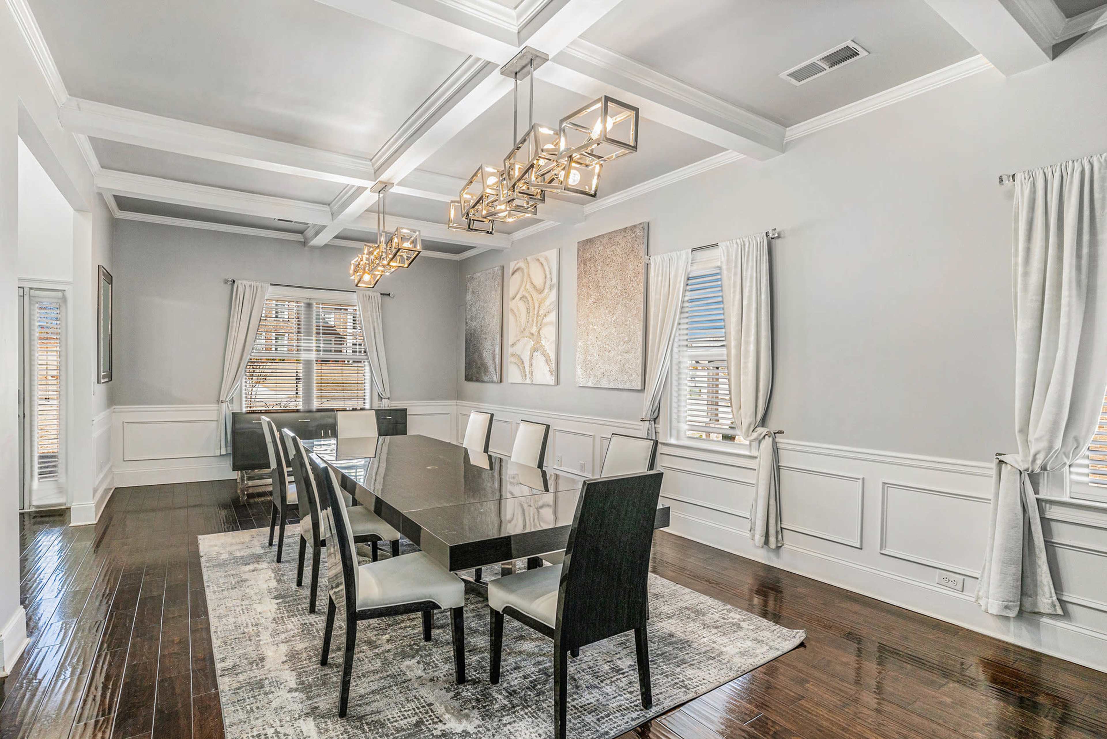 Beautiful modern home in golf course-gated community. Spacious and roomy! Image in , Hampton, GA