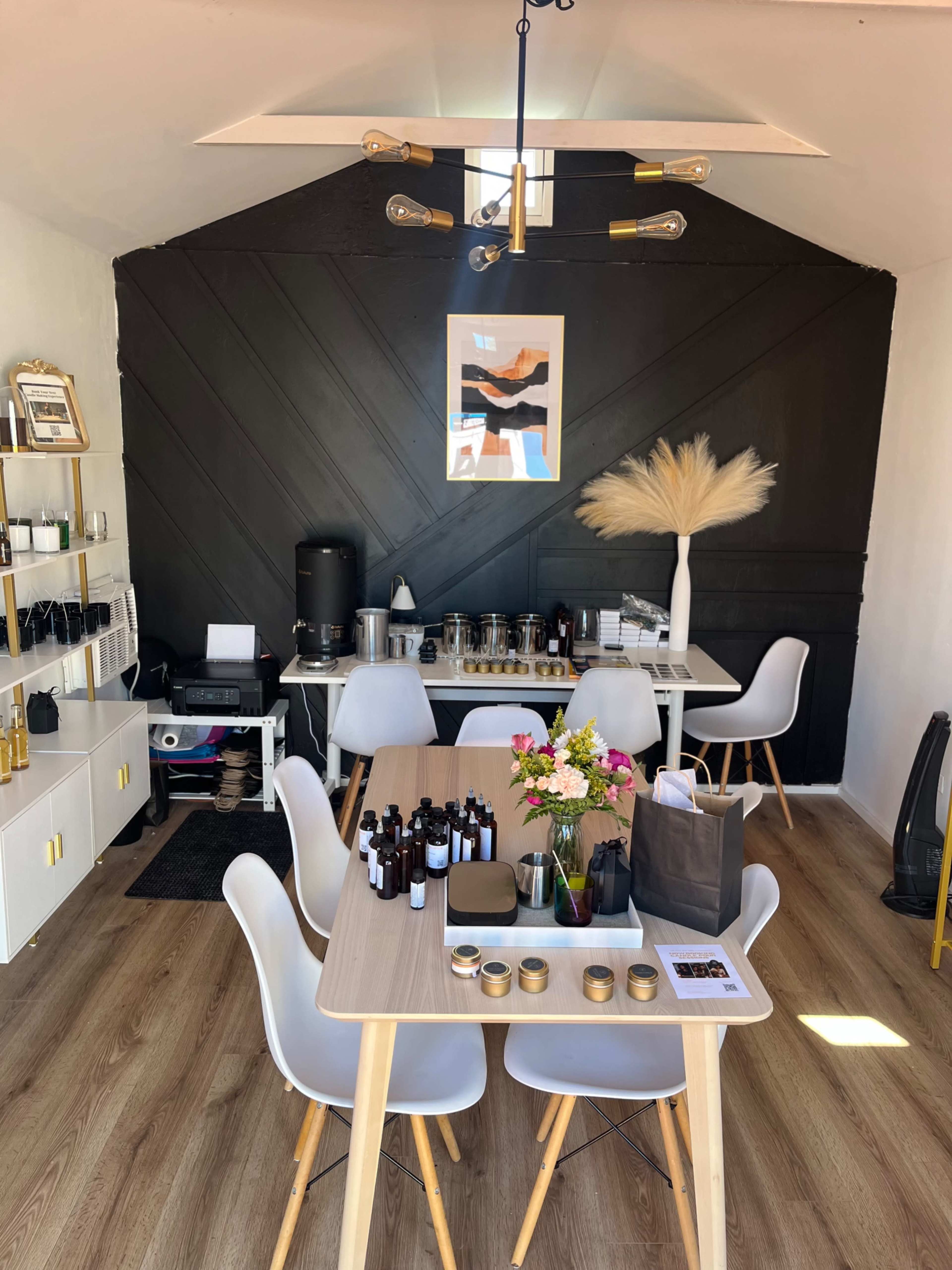 Luxury Mini Studio in Chicagoland for Private Events and Production Image in Berwyn Township, Berwyn, IL