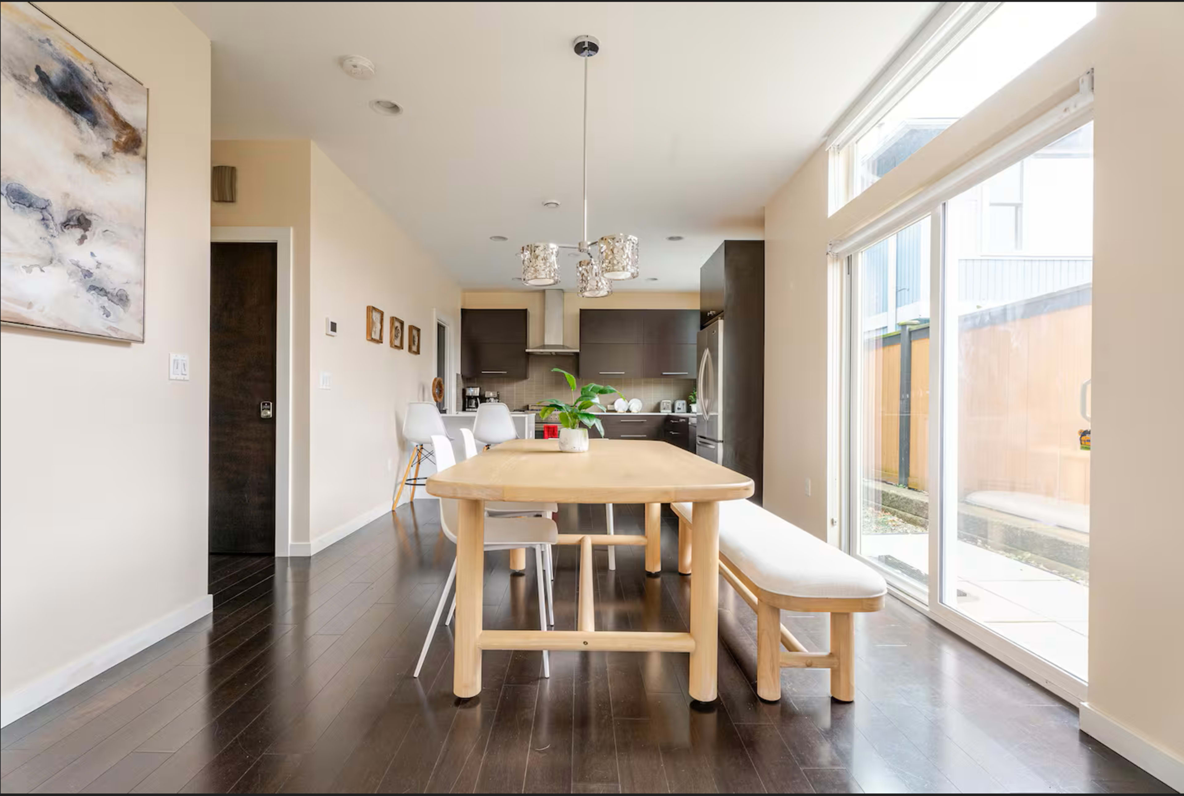 Urban house with 3 bedrooms, 3 living rooms and a rooftop Image in Cherry Hill, Seattle, WA