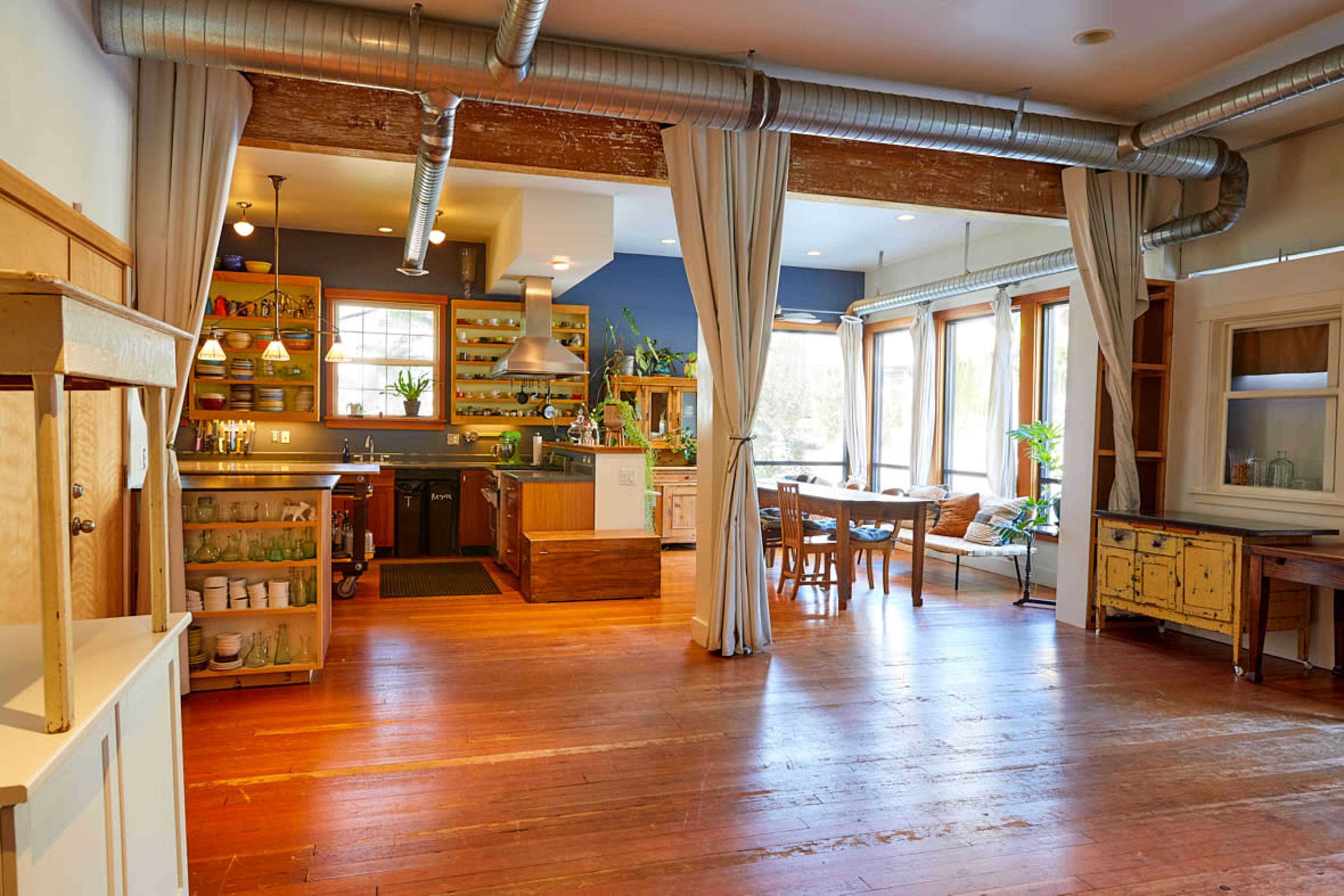West Seattle Rustic Daylight Photo Studio With Full Kitchen Image in North Delridge, Seattle, WA