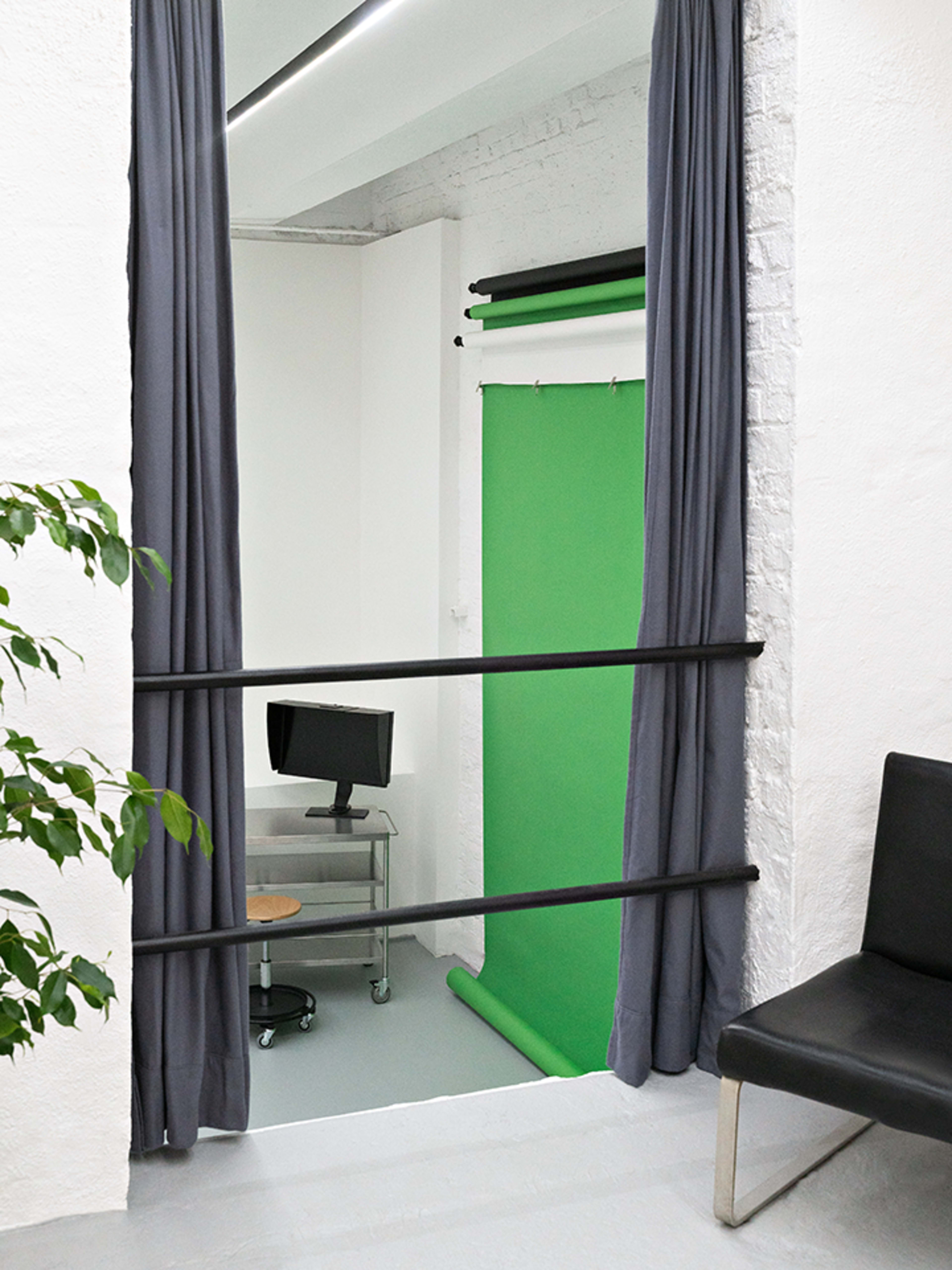 Kunstlichtstudio mit 4,5m Deckenhöhe in Köln Image in Bayenthal, Köln