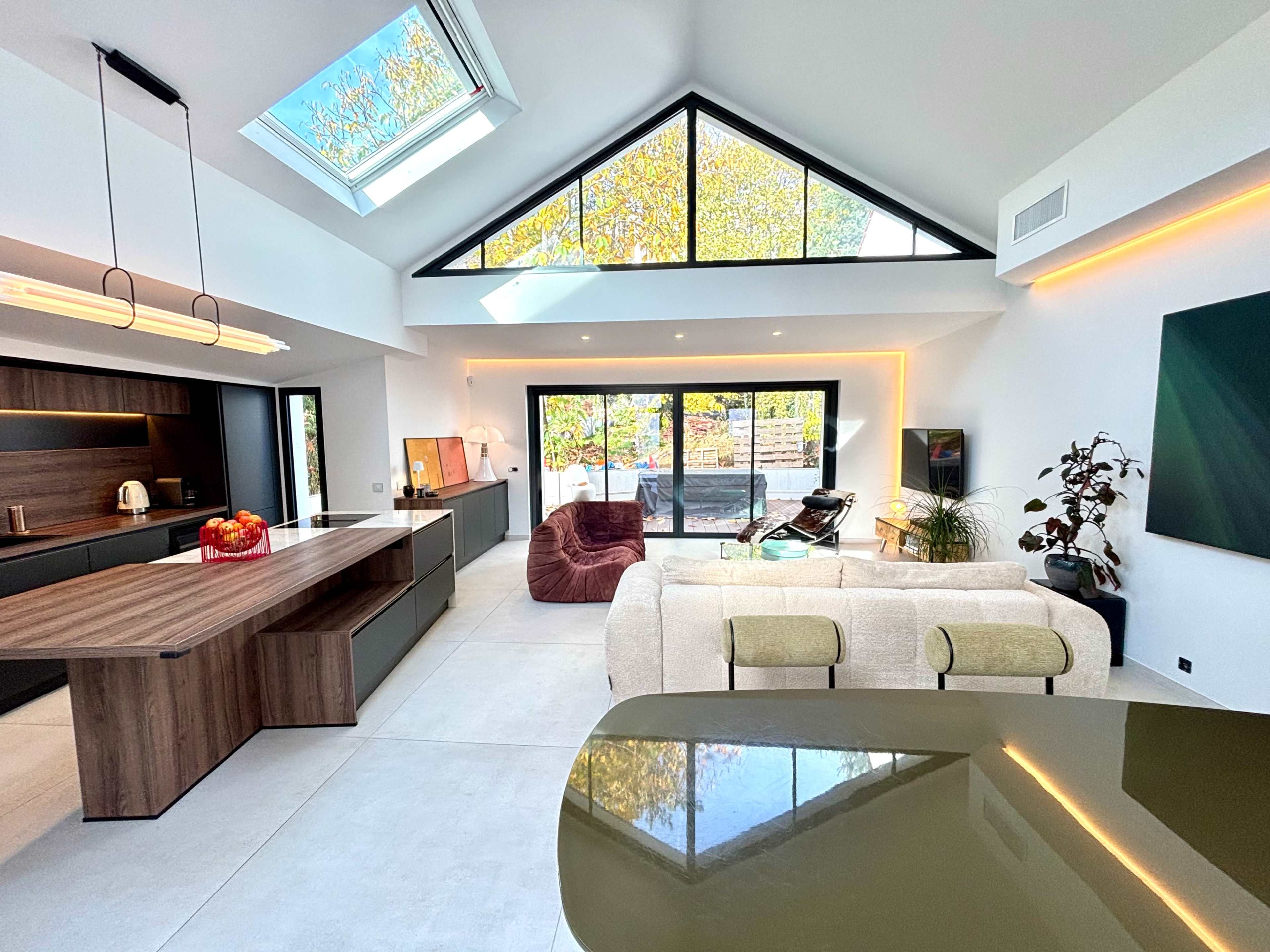 Maison moderne et lumineuse au calme, entourée de verdure – proche de Paris Image in , Le Plessis-Robinson