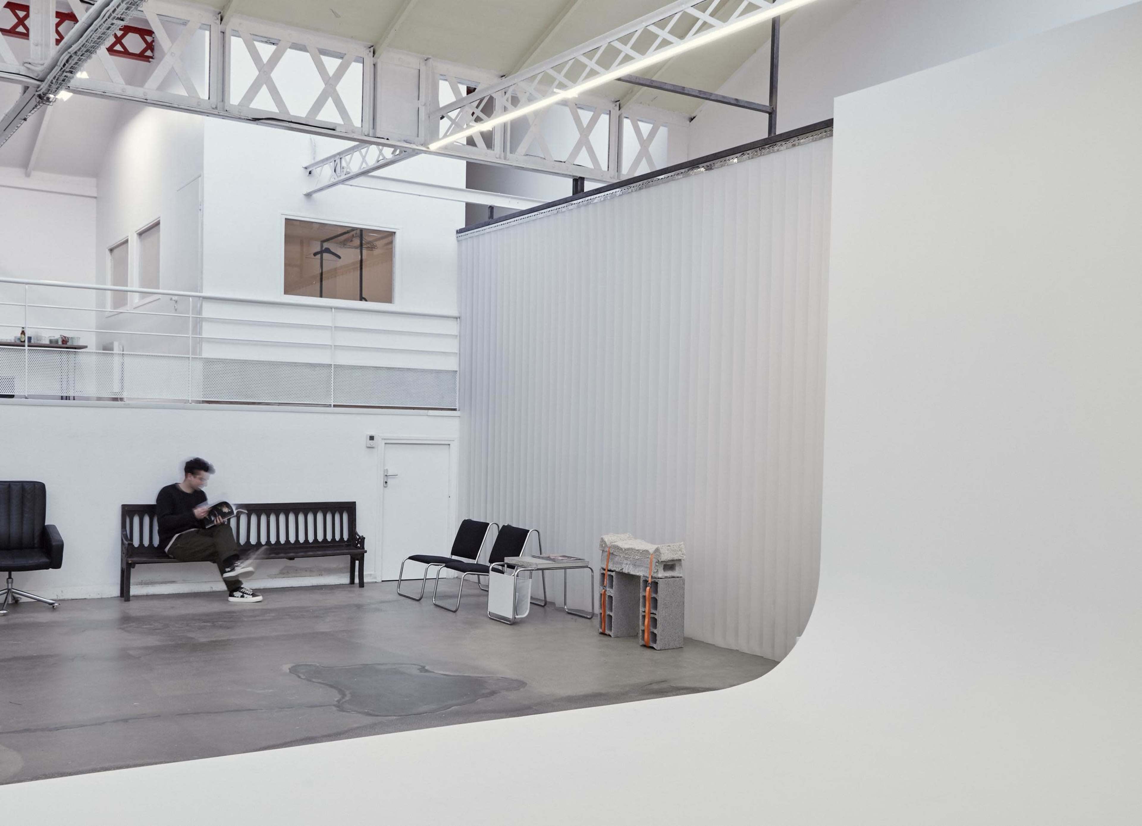 Studio Photo et Vidéo avec grand cyclorama 2 faces Image in Boucle - Gros Caillou, Lyon