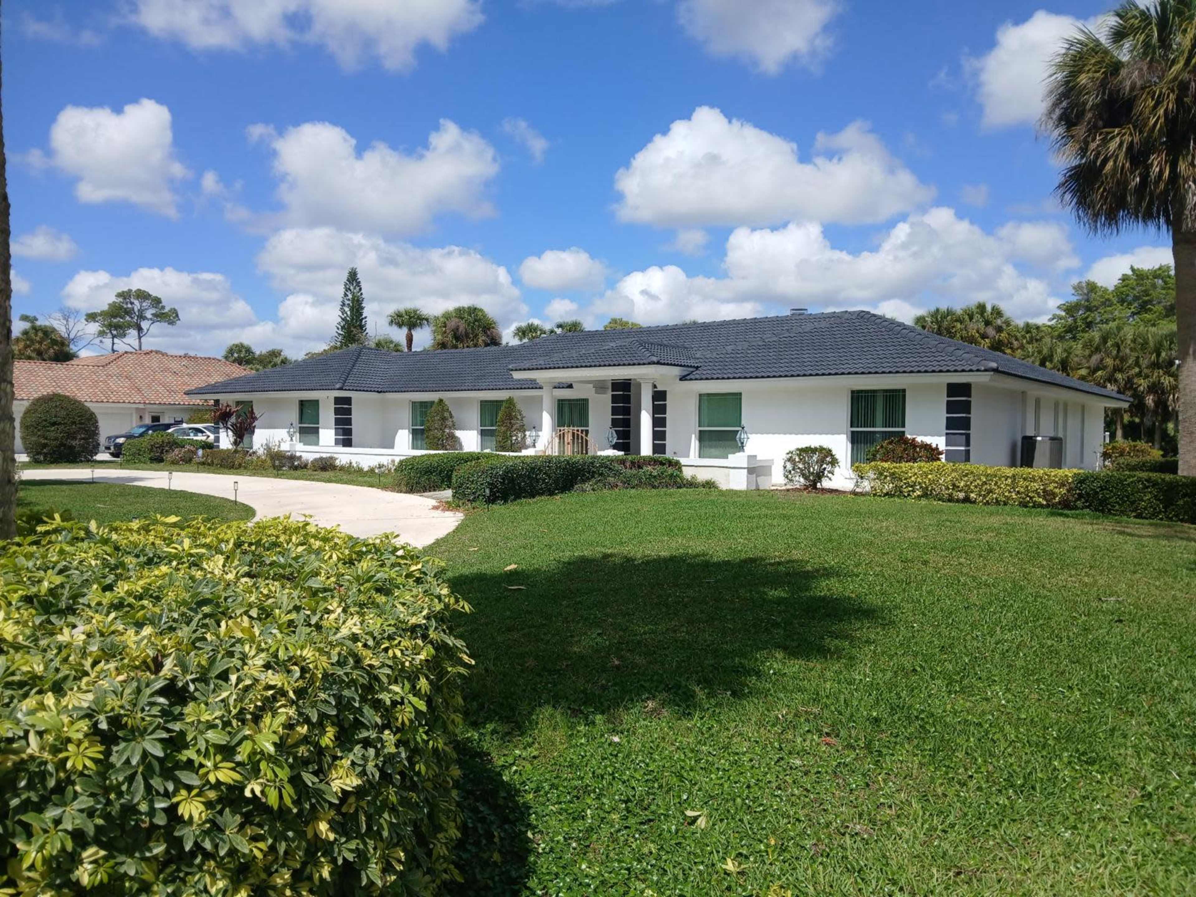 Charming 5 BDS House with Pool and Patio Image in Wellington, Wellington, FL