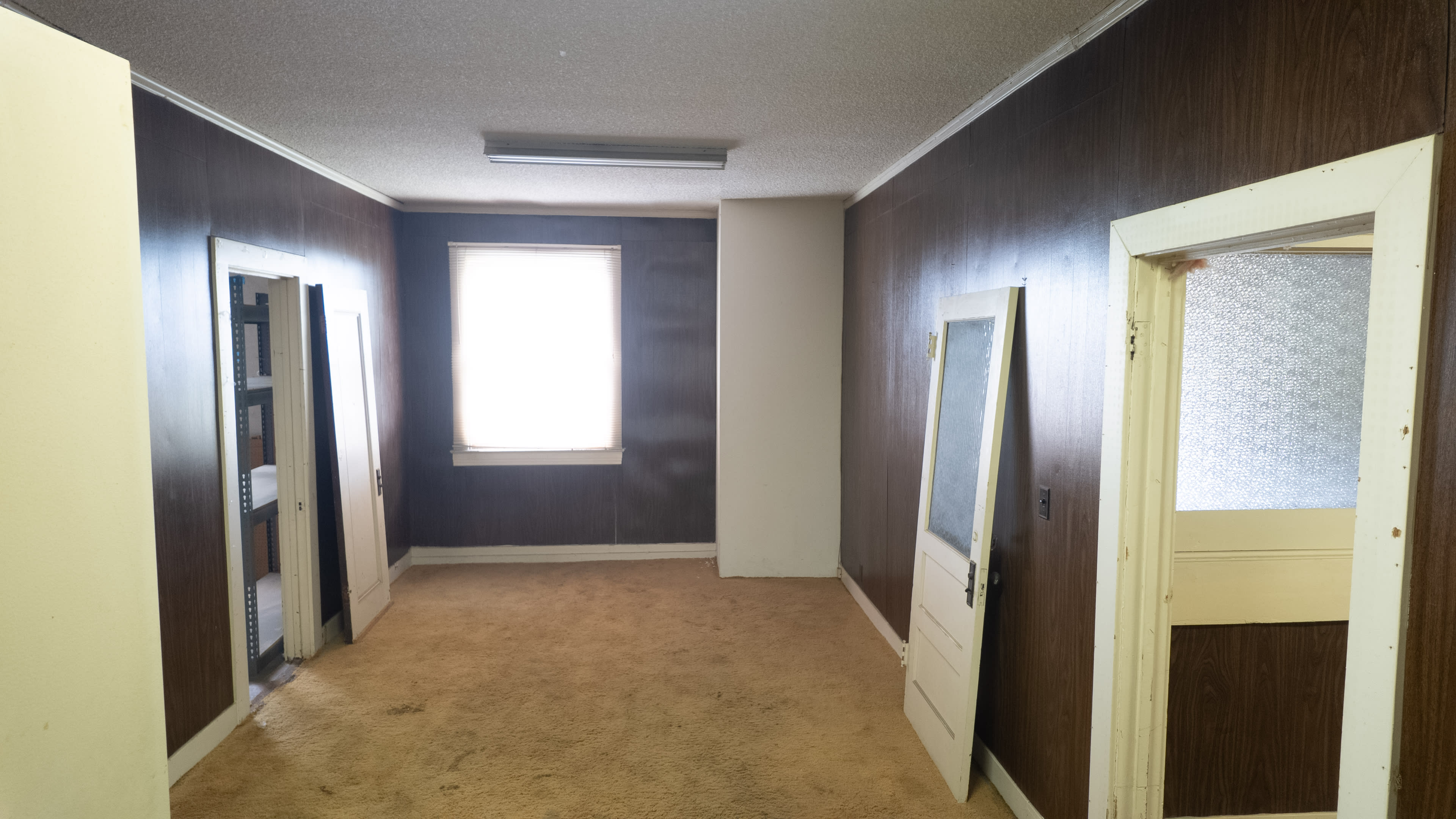 Horror Film Location - 9,000 Sq Ft Abandoned Office - 22 huge rooms of Eerie Atmosphere Image in San Pedro, San Pedro, AS