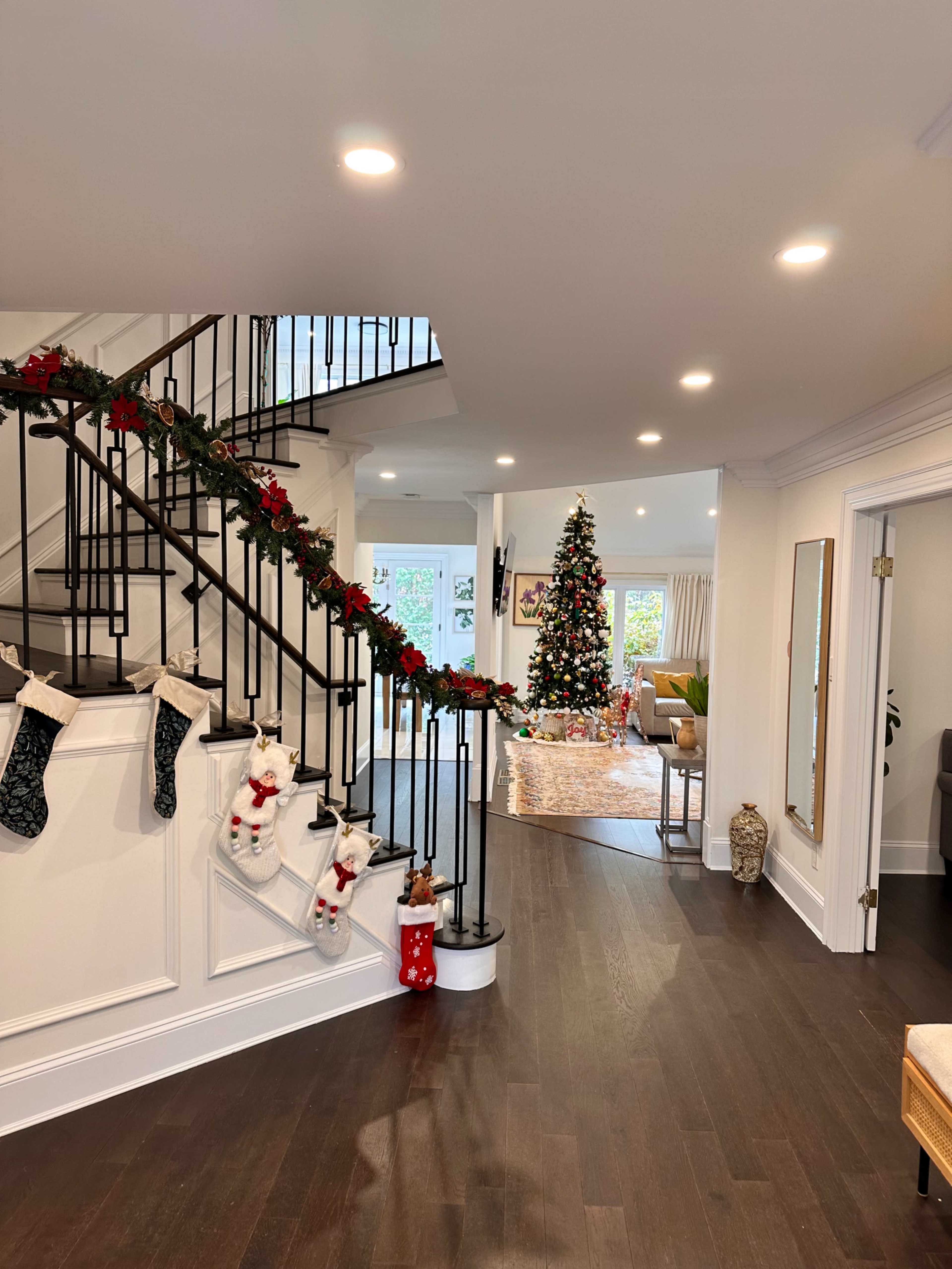 Stylish Contemporary Home with Natural Light & Elegant Staircase Image in Stonehaven, Newmarket, ON