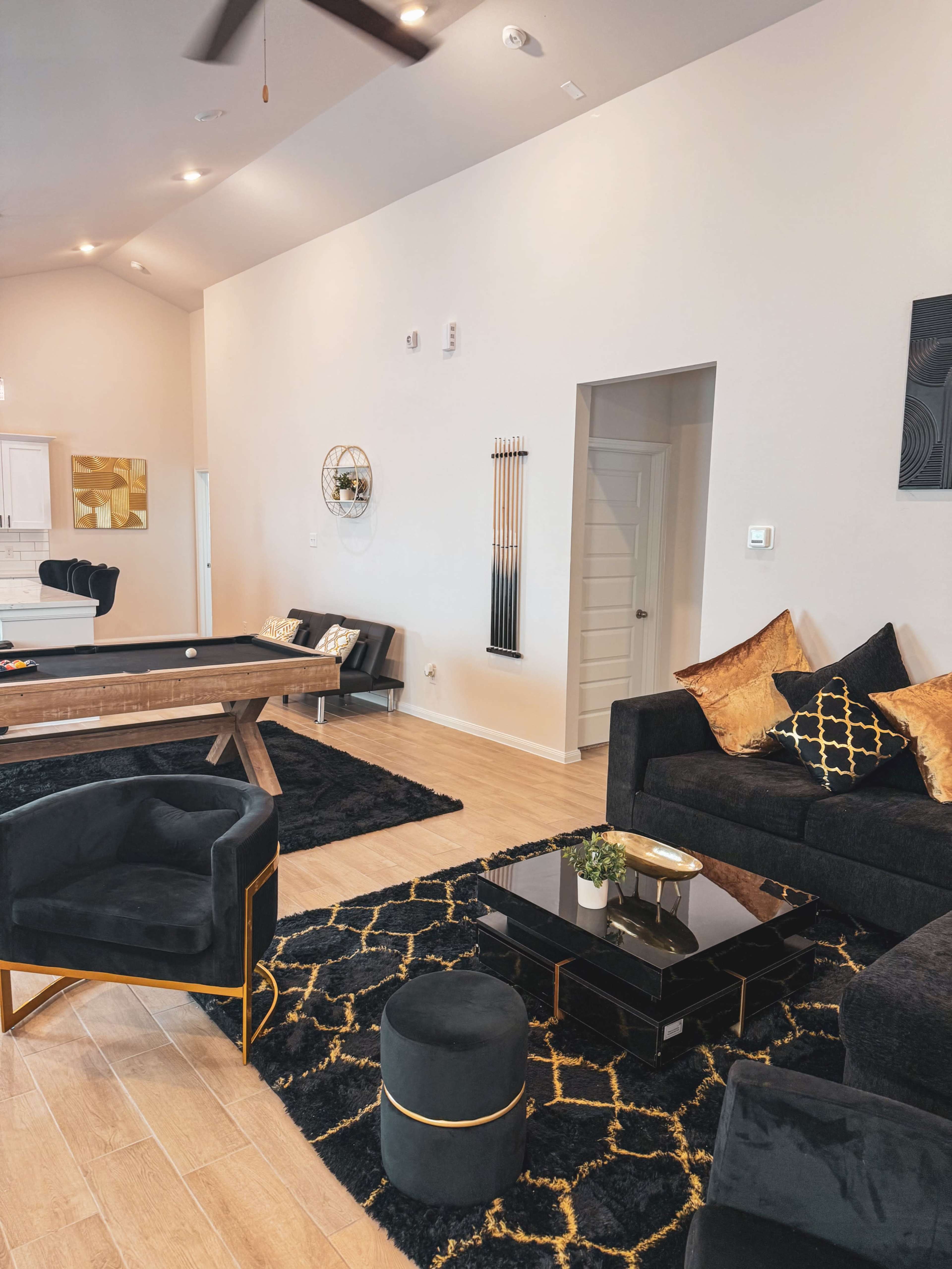 VIP Lounge- Luxe + Private Sauna Image in Cypress, Cypress, TX