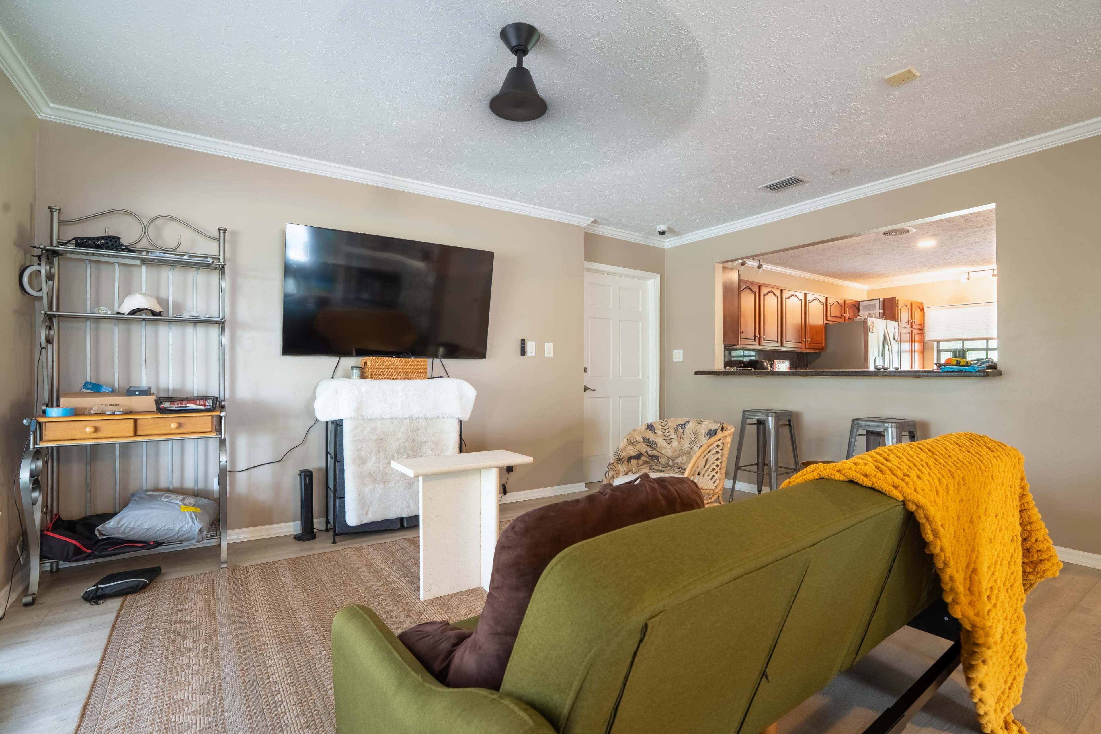 Roomy Event-Ready Space with Stone Fireplace and a Quiet Suburban feel Image in Riverview, Riverview, FL