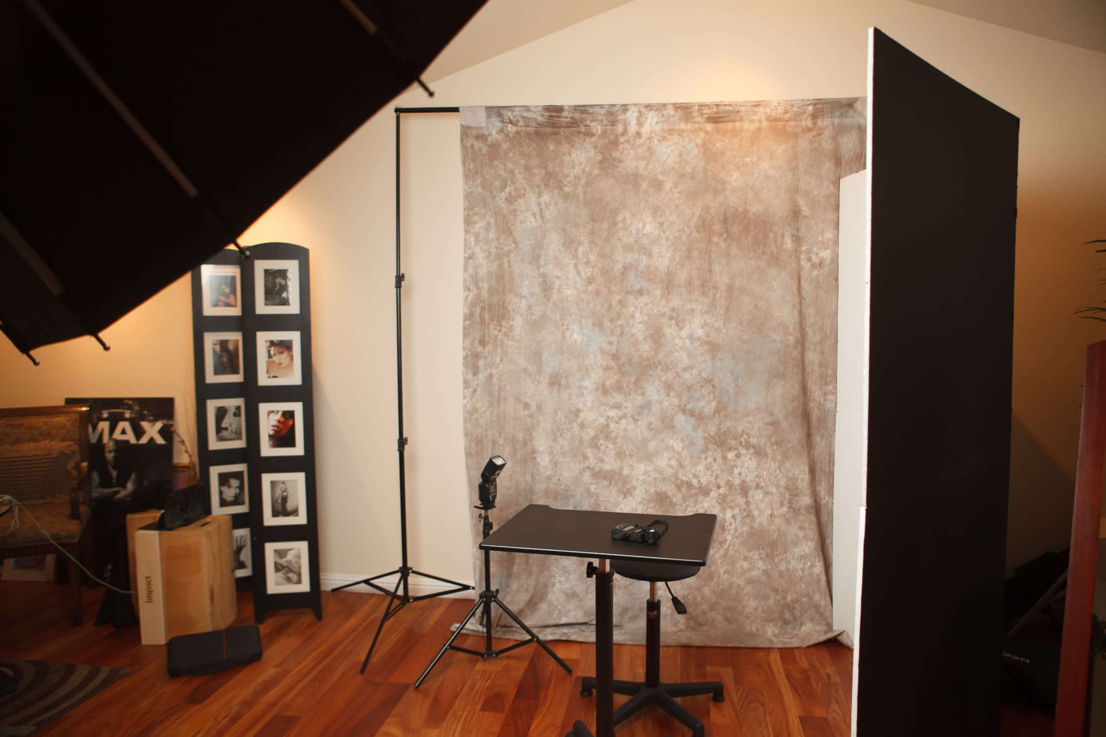 Residential Home Studio with Stobe and Window Light Image in Mayglen - Little Rock, San Jose, CA
