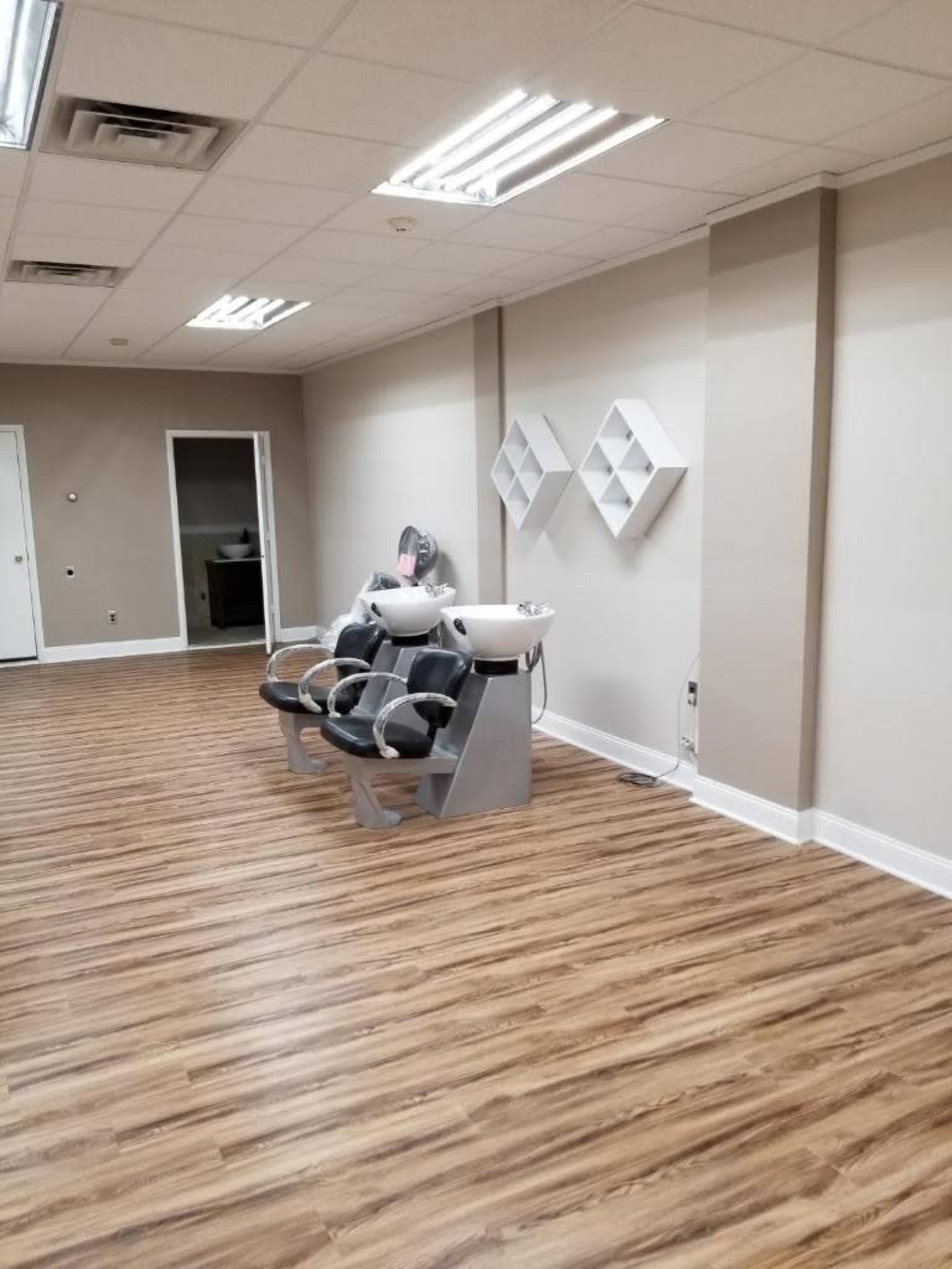 Hair salon / boutique /good safe neighborhood Image in Clifton, Clifton, NJ