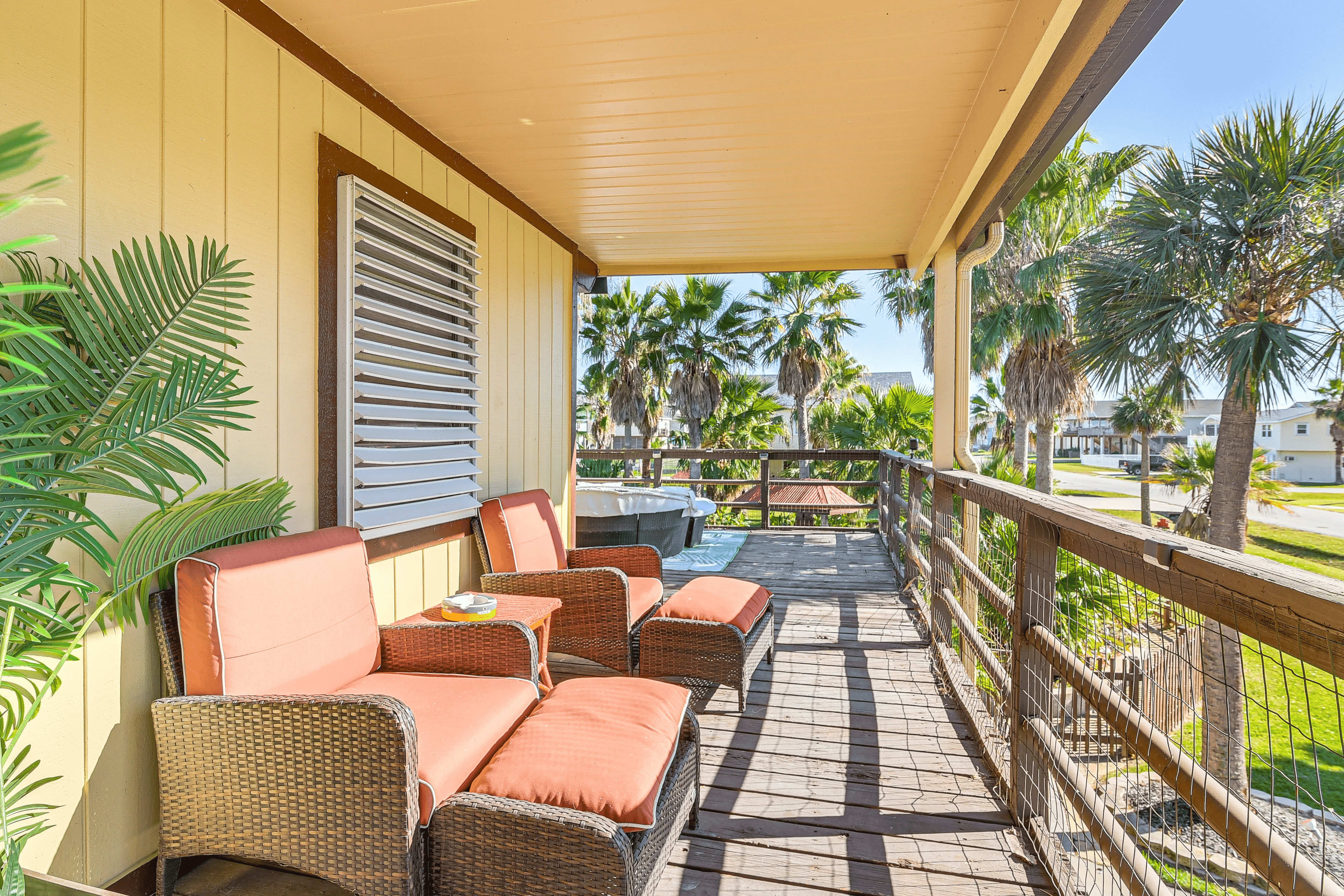 "Casa de Palmeras: Luxe Tropical Retreat with Resort-Style Vibes in Galveston" Image in Galveston, Galveston, TX
