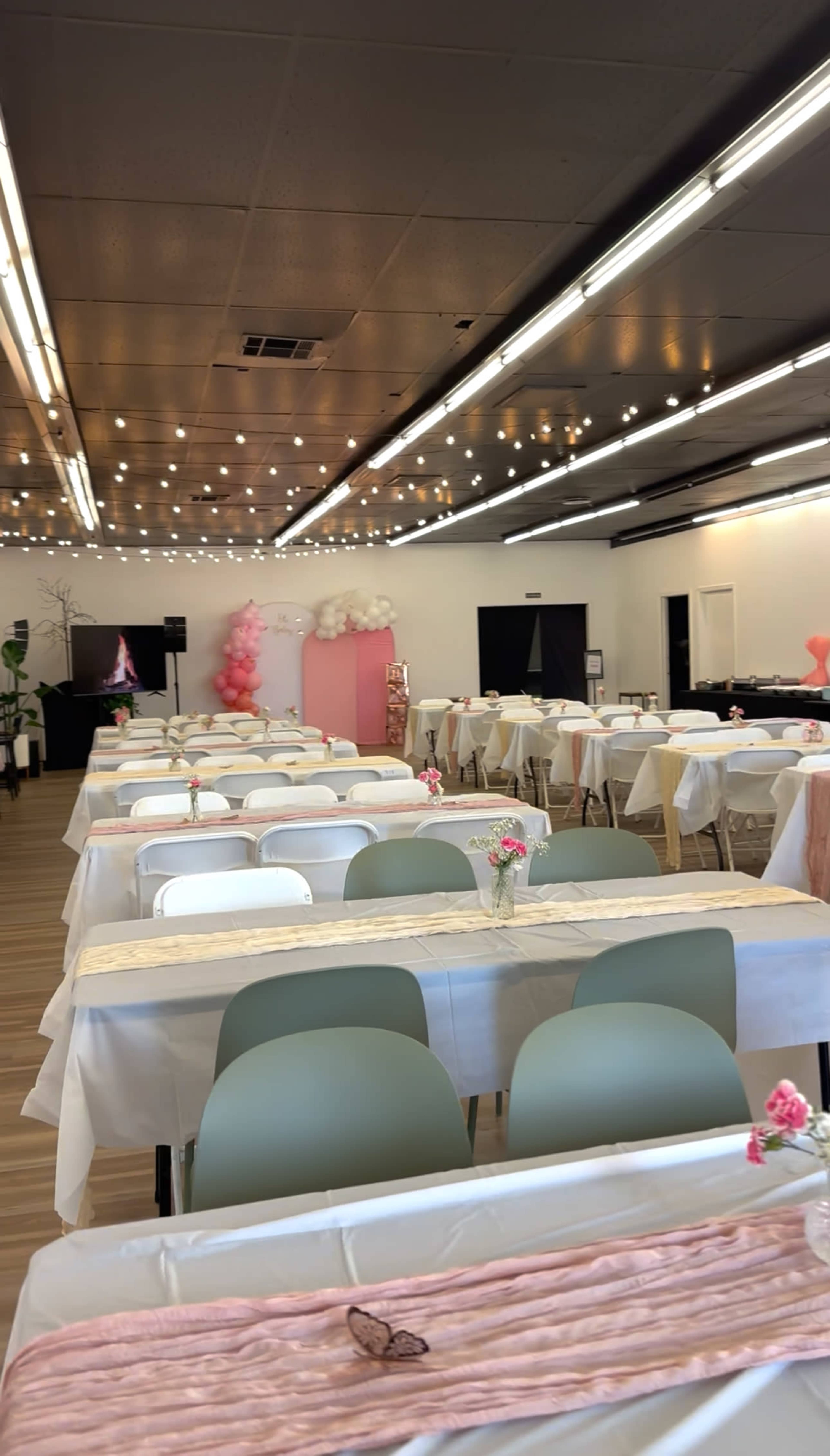 Modern Indoor-Outdoor Café Lounge in Sacramento – Perfect for Events & Pop-Ups Image in Woodbine, Sacramento, CA