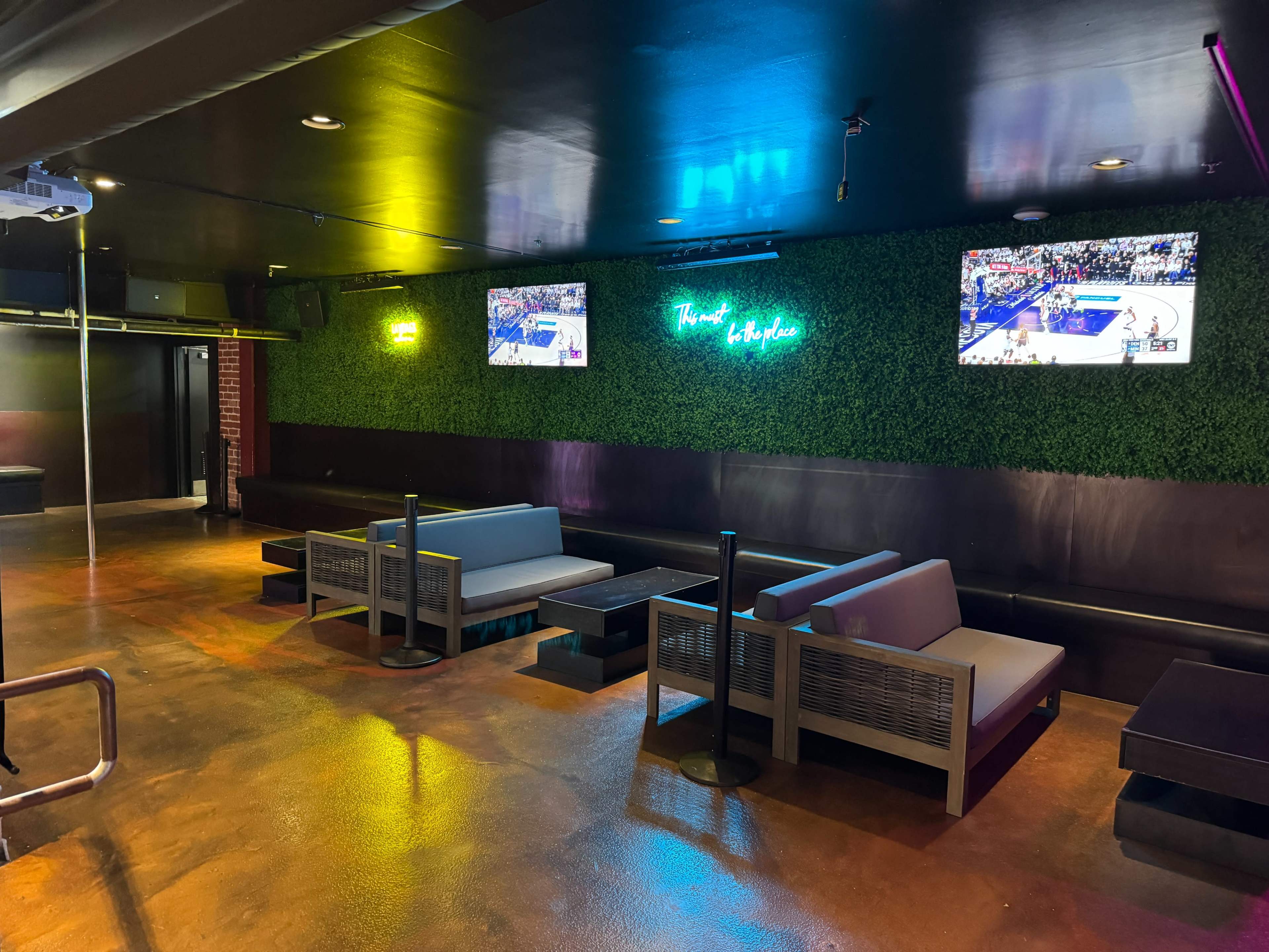 Berkeley Lounge and Bar Image in Telegraph, Berkeley, CA