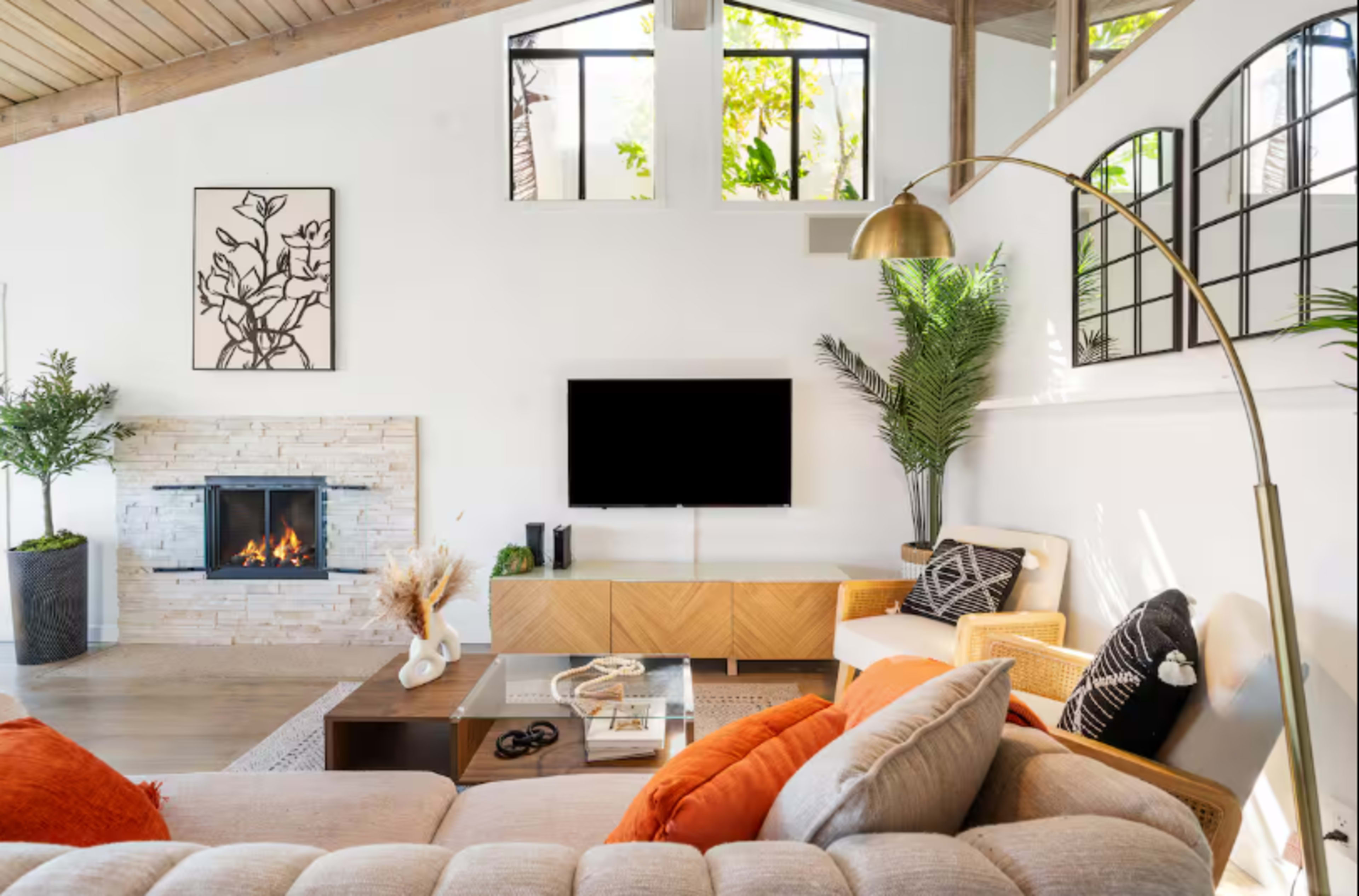 Luxury Retreat Steps to Beach & Shops Image in North Long Beach, Manhattan Beach, CA