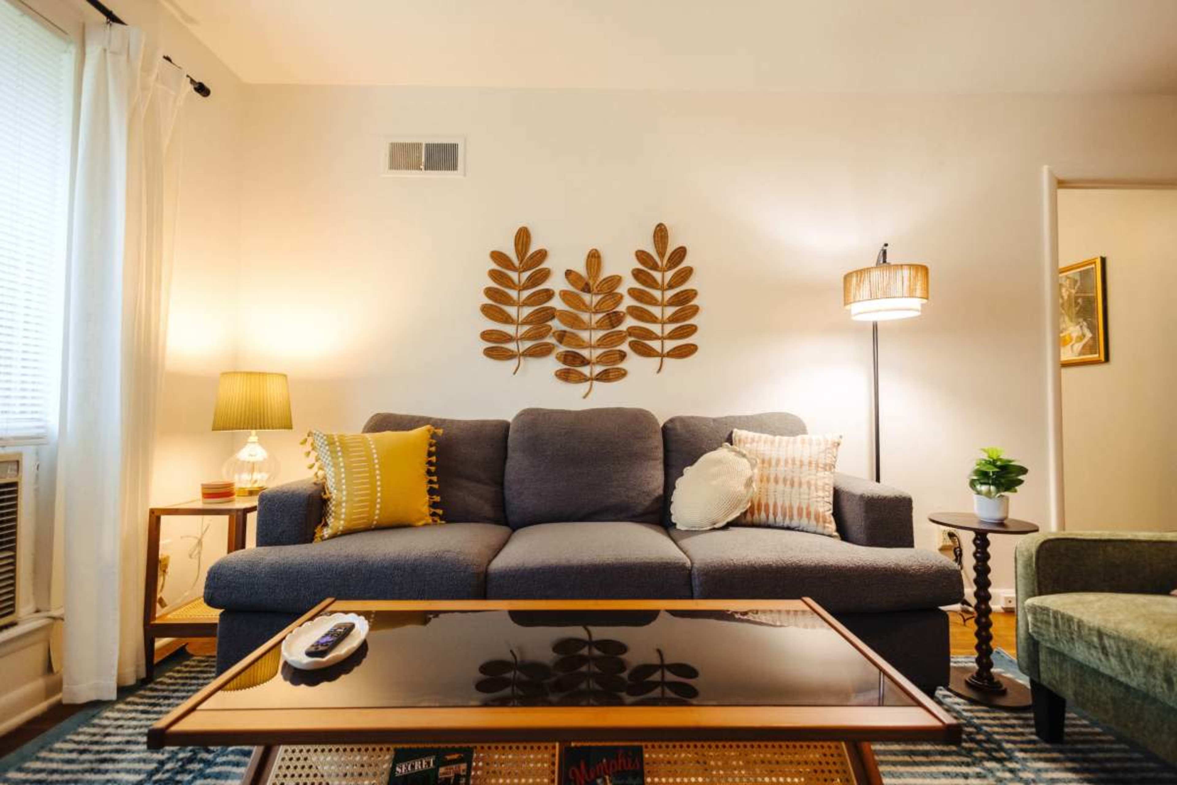 Centrally Located King Bed Midtown Memphis 2360 Image in Binghampton, Memphis, TN