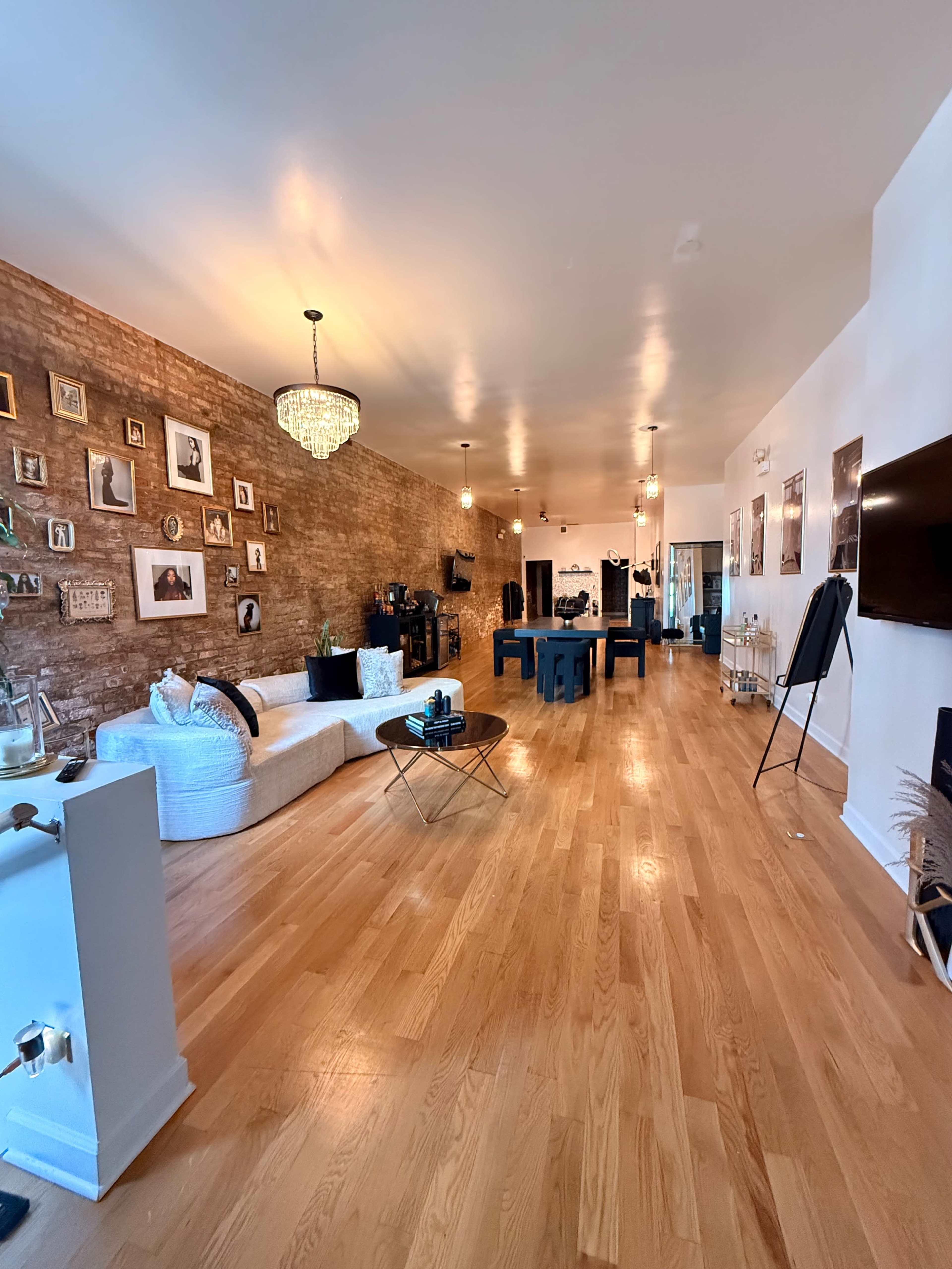 Upscale River West Space with Exposed Brick Image in West Town, Chicago, IL