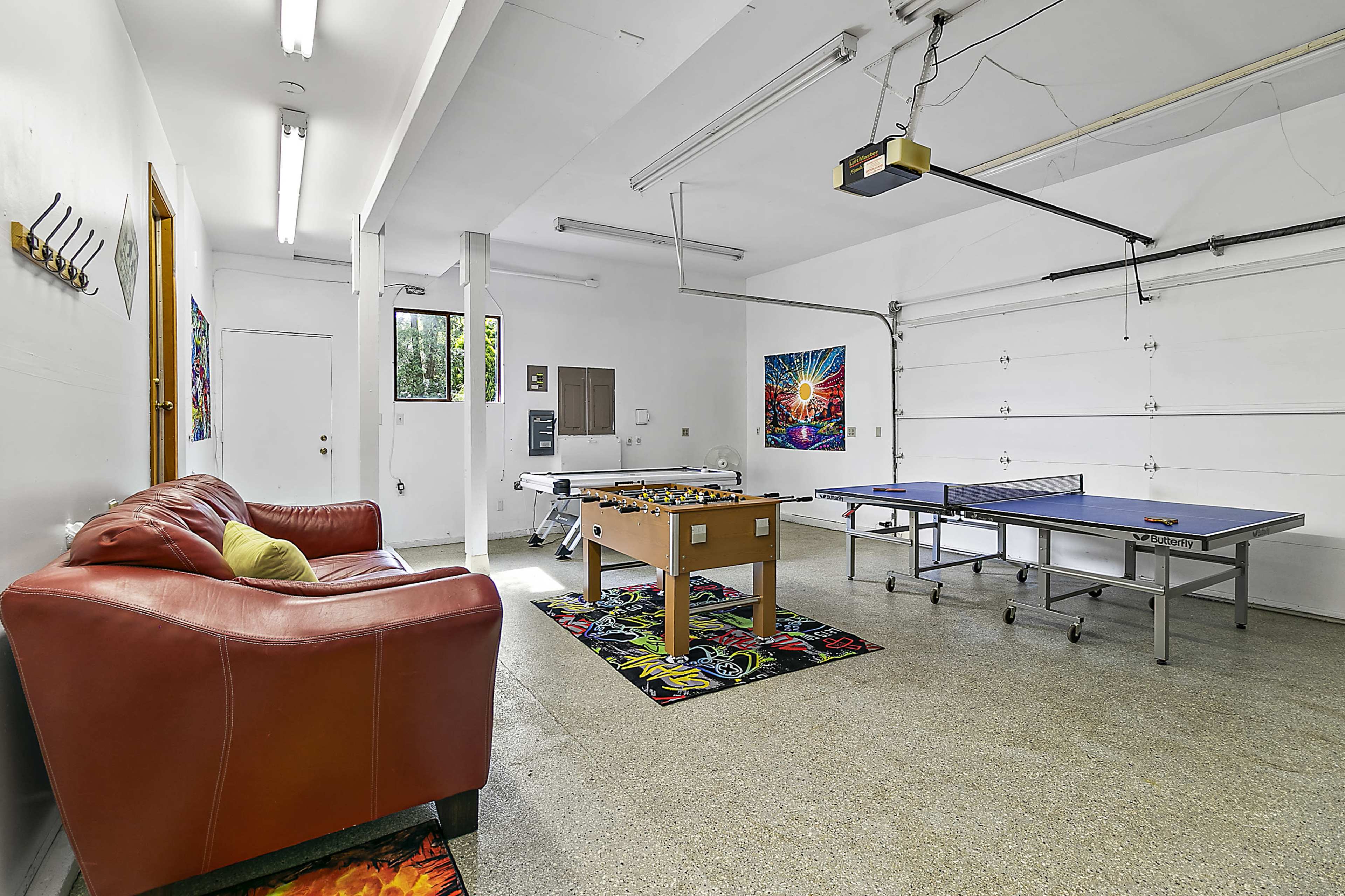 Unique house with an amazing view of Mt. Rainier Image in , Auburn, WA