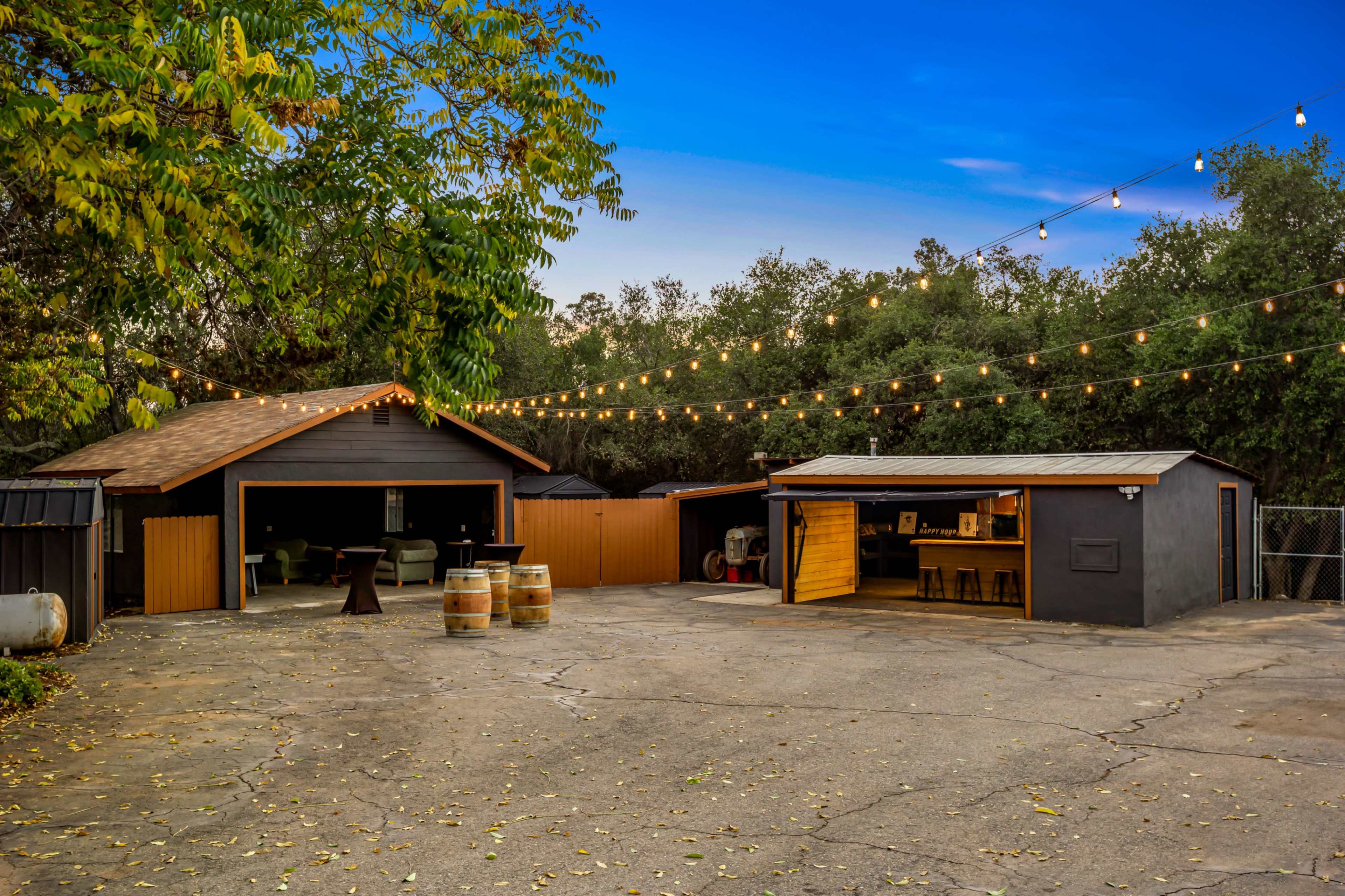 The Yellow Rose Inn Image in North Ridge, Escondido, CA
