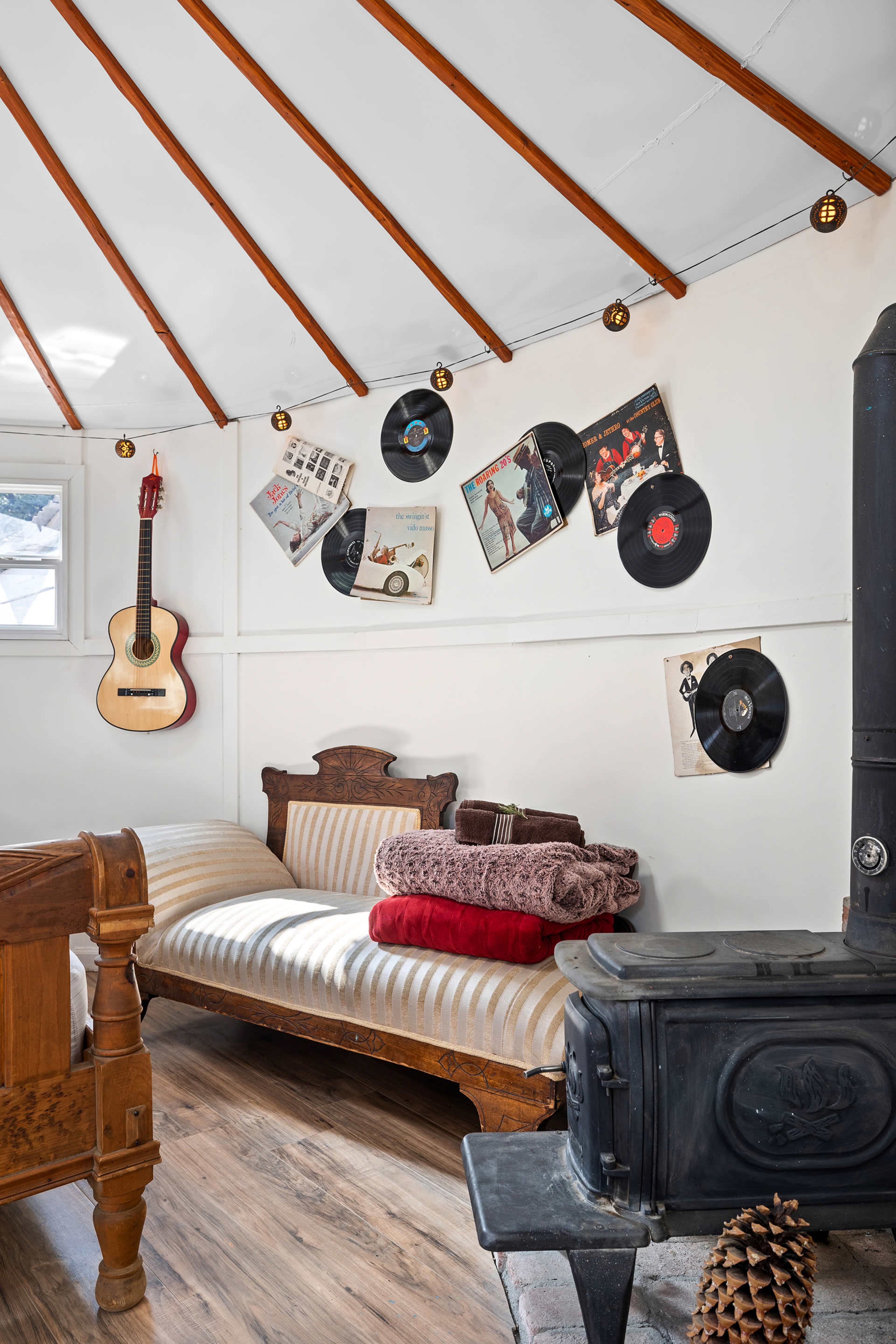 Cozy Yurt with Desert and Mountain Views Image in , Leona Valley, CA