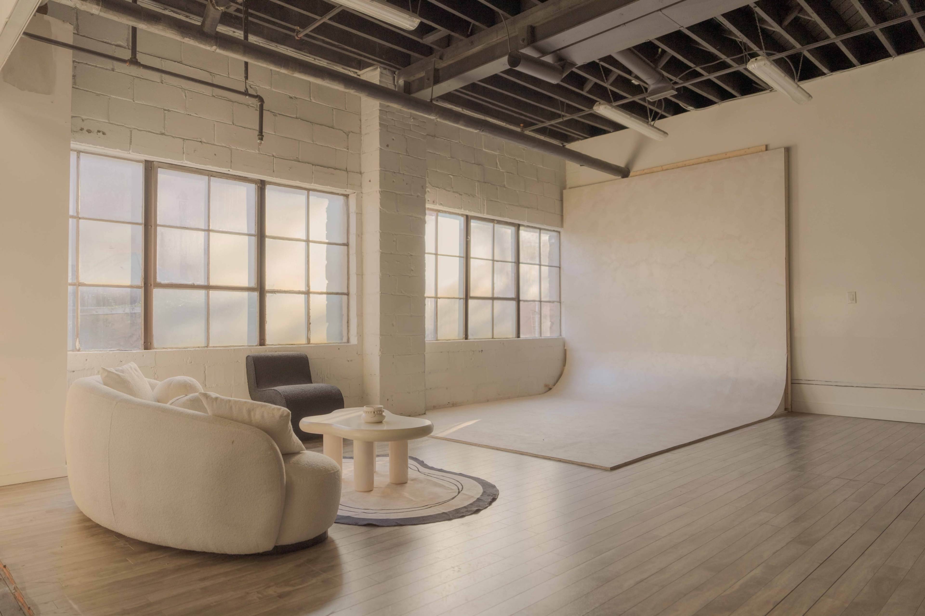 Industiral, loft, photo studio, designed set, cyc wall, lounge, hardwood floor, exposed brick, downtown, podcast, queen west, open spcace Image in Niagara, Toronto, ON