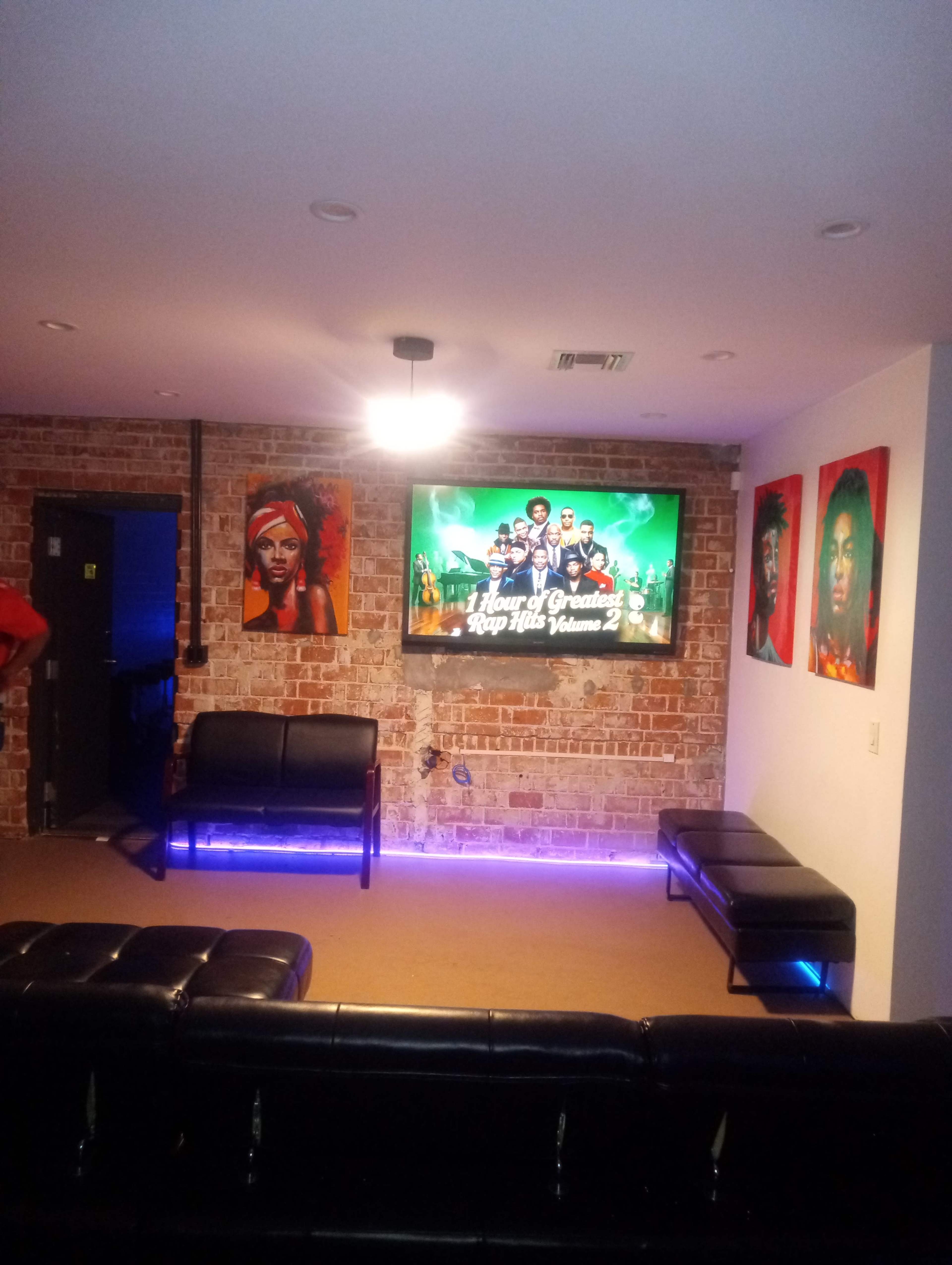 near 3000sq feet with multiple rooms available for rent and available V.I.P section Image in North Mountain Village, Phoenix, AZ