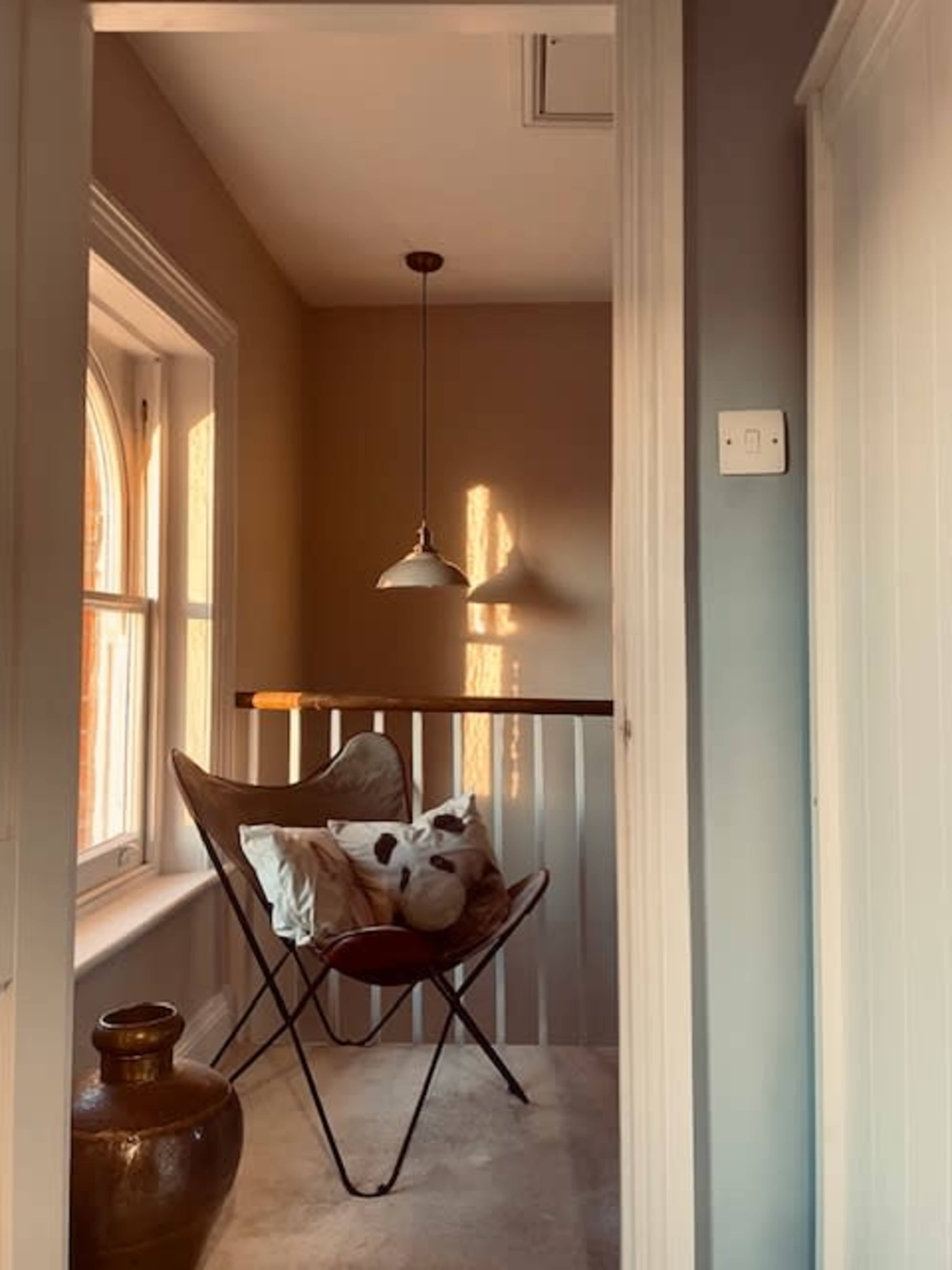 Charming dual aspect character apartment with beautiful views and light Image in Woking, Woking, ENG