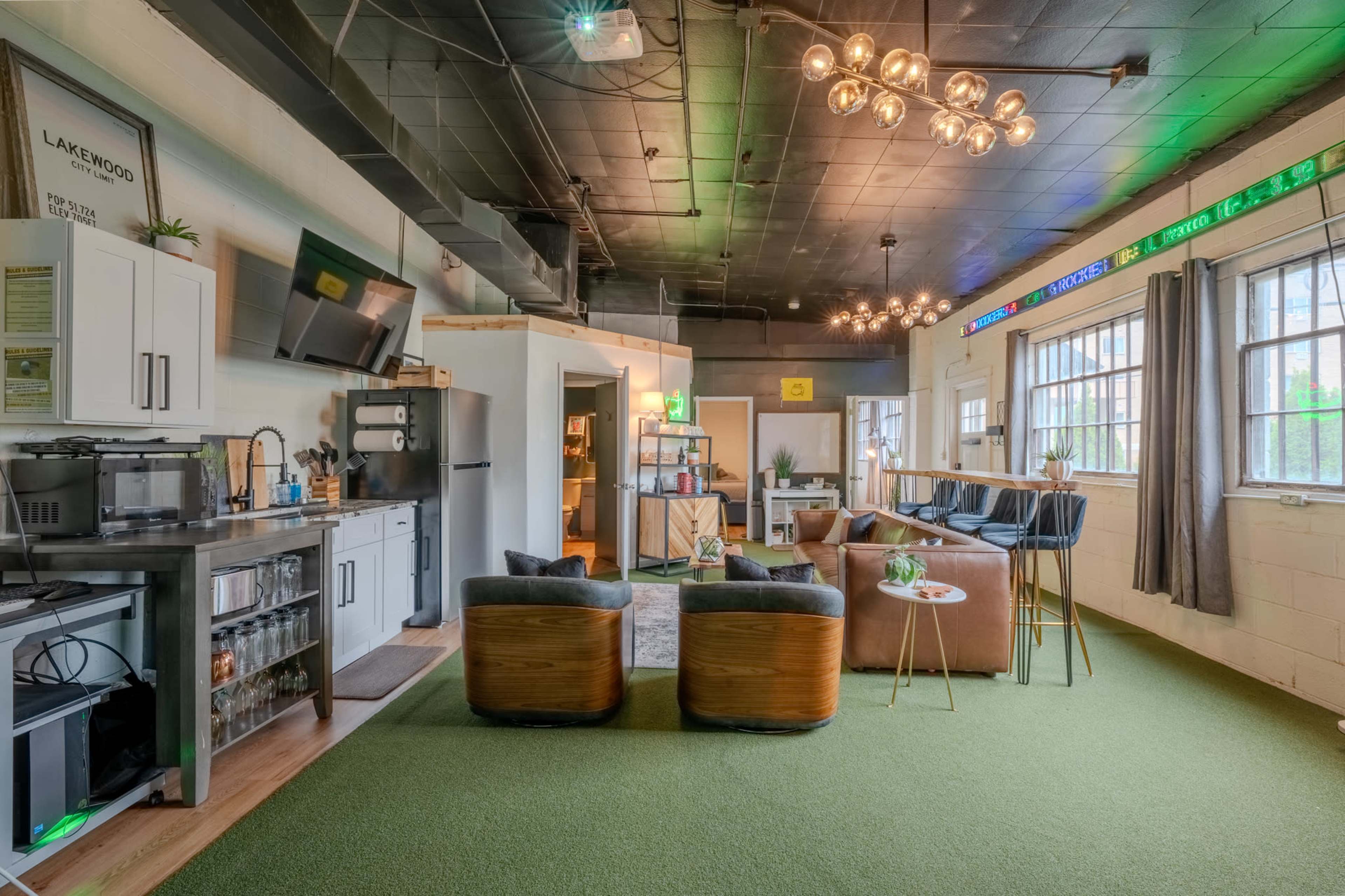 Golf Simulator Stay in the Heart of Lakewood Image in Lakewood, Lakewood, OH