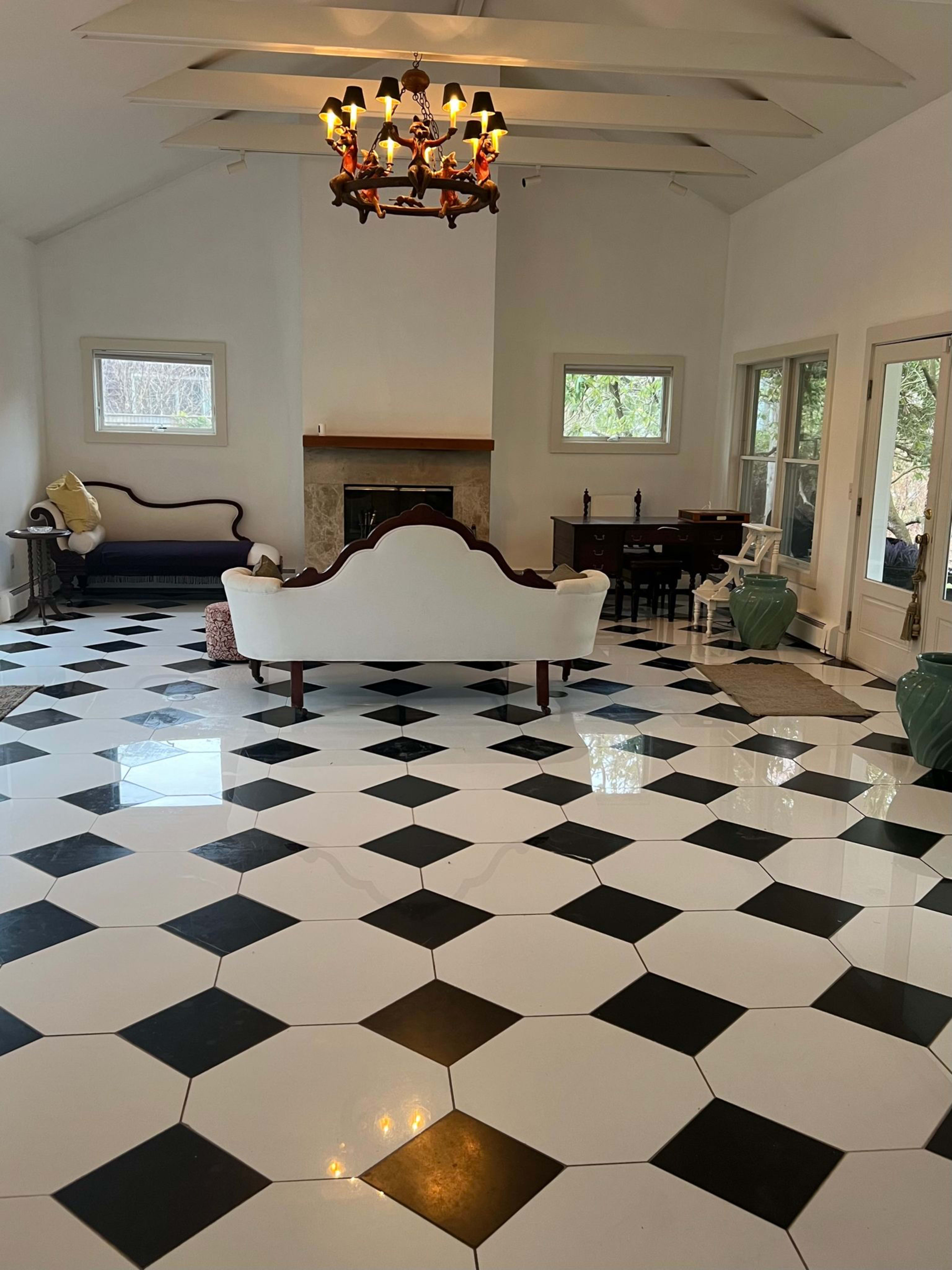 Elegant Home, Vaulted Ceiling, Black & White Marble Check Floor on Half Acre Image in Shelter Island, Shelter Island, NY