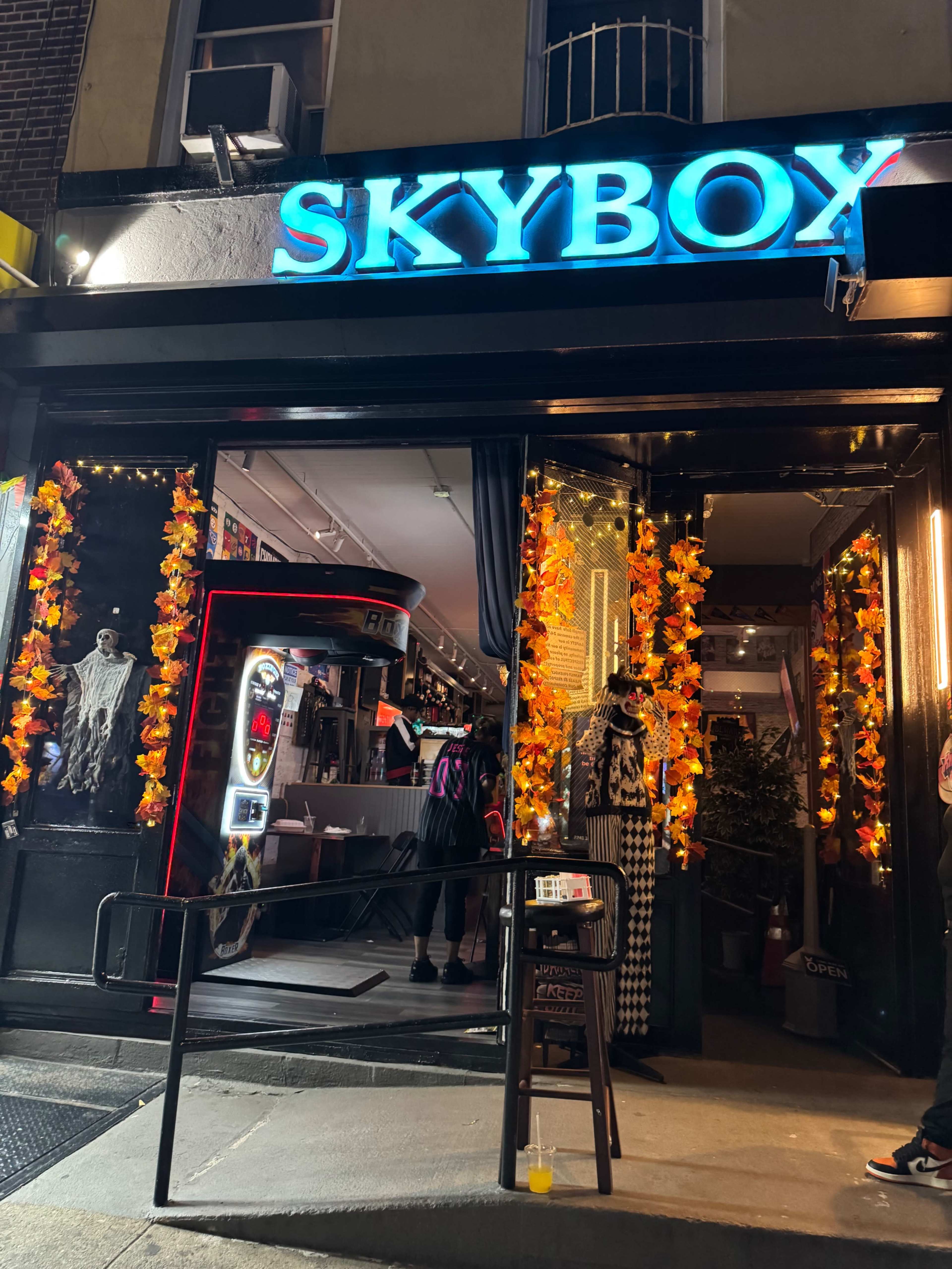 SkyBox Sports Bar Venue Image in Upper Manhattan, New York, NY