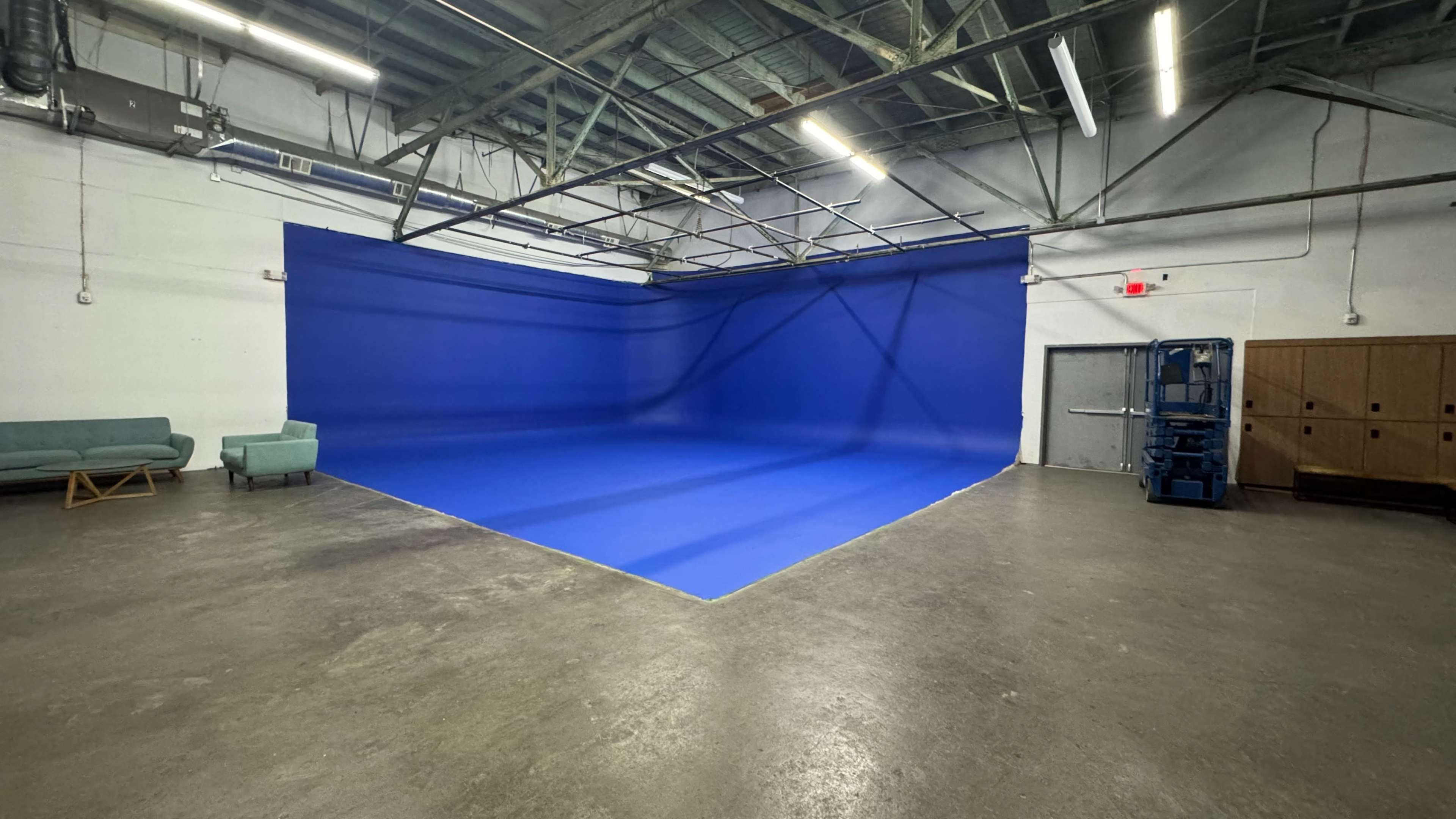 STUDIOS 60 | Chroma Blue Cyc Stage in LA Warehouse Film Studio