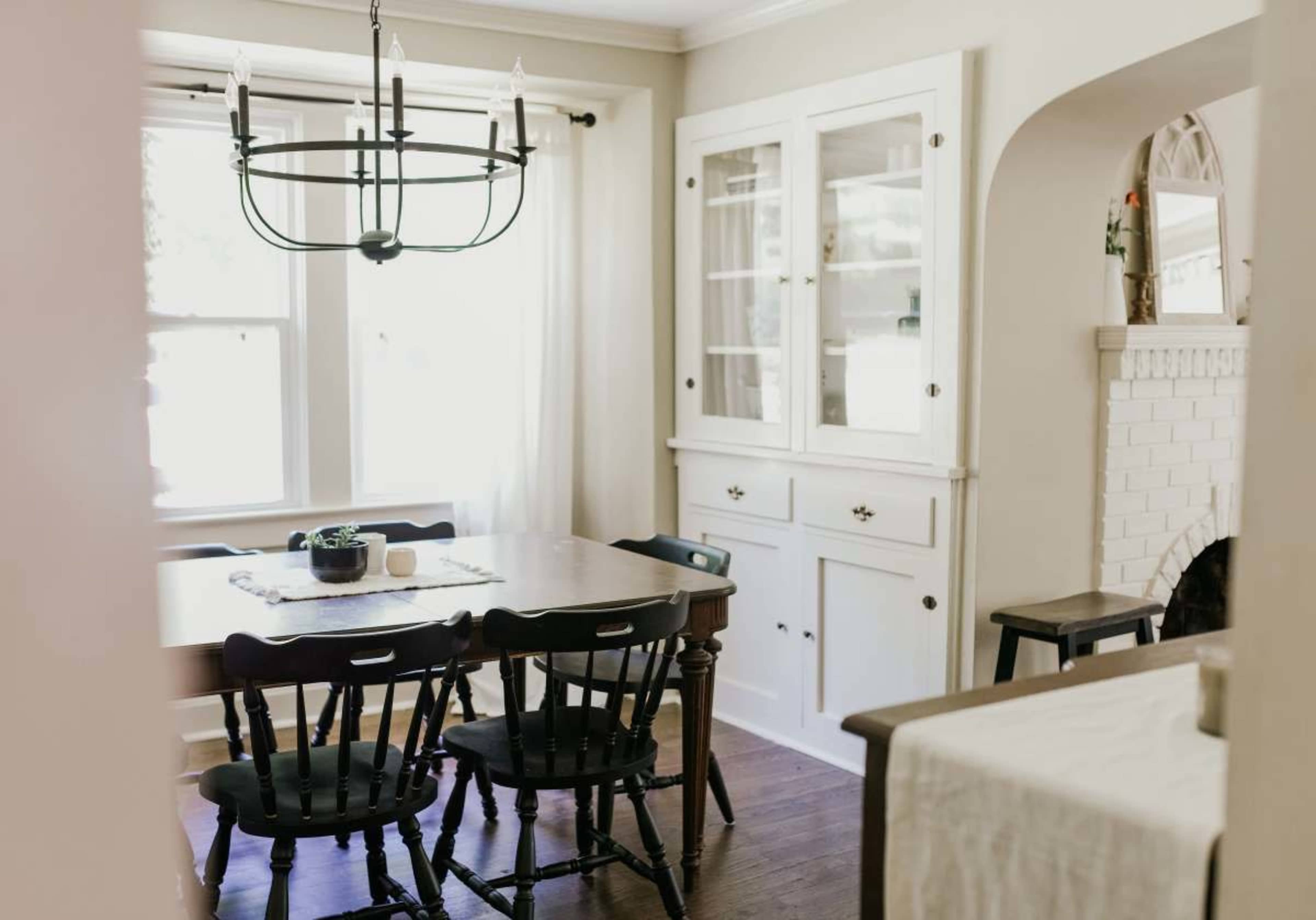 Suburban Farmhouse - The Hardy House OP Image in Young's Park, Overland Park, KS