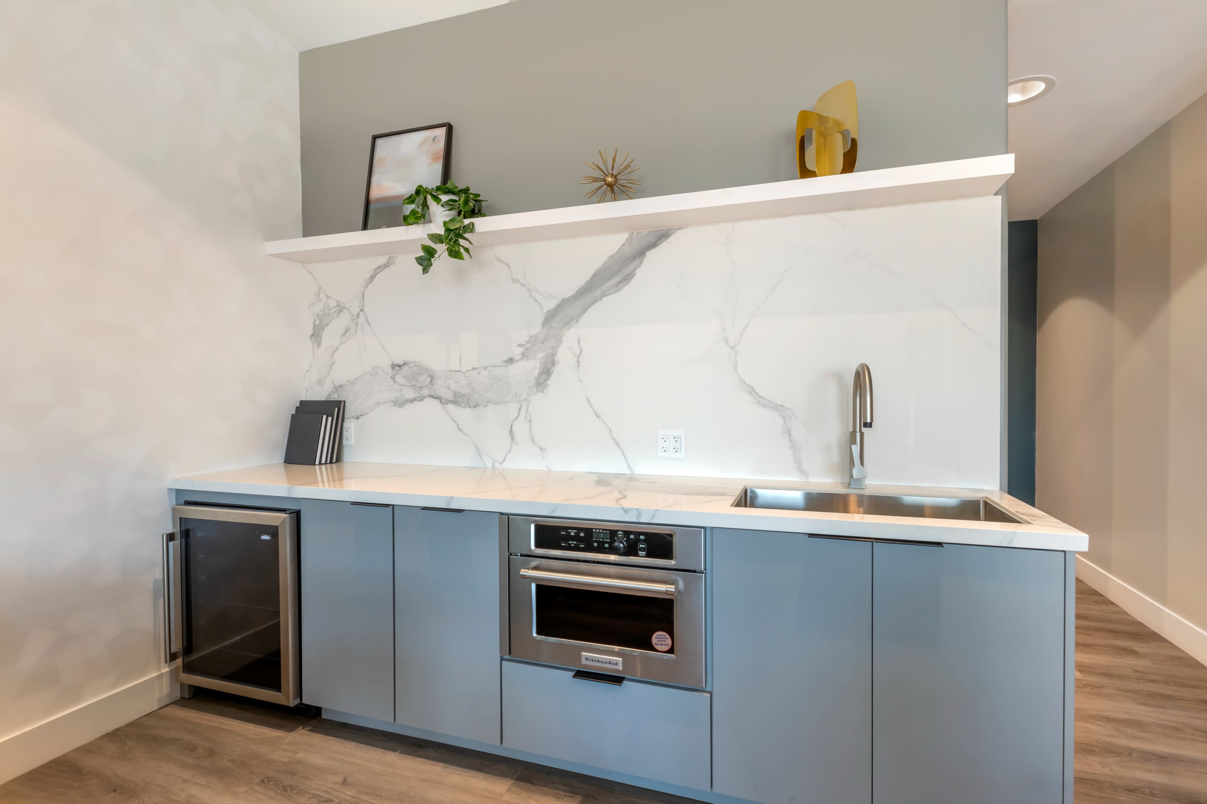 Bright, upscale lounge in Encino Image in Encino, Encino, CA