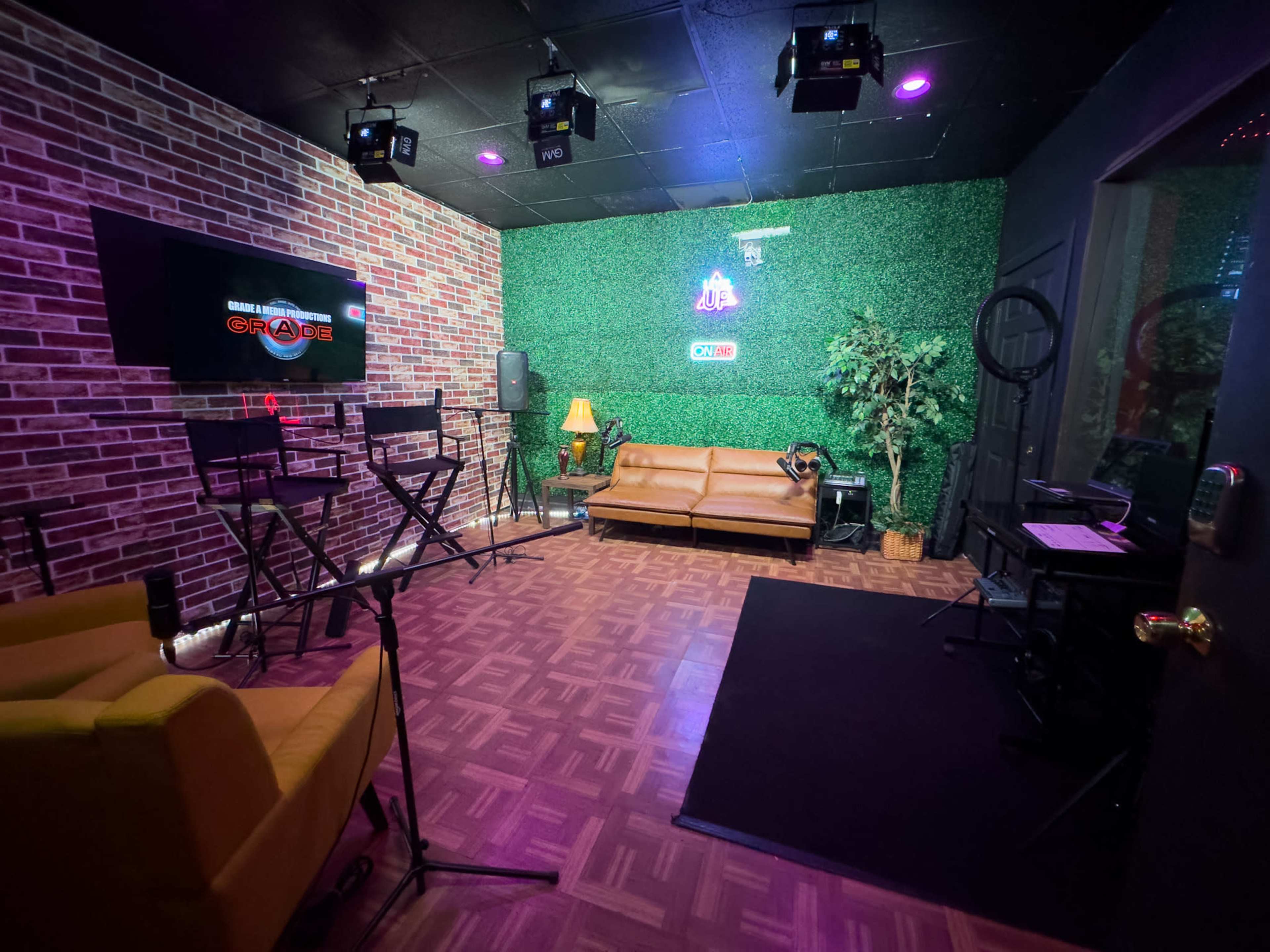 Podcast Room Image in Mid West, Houston, TX