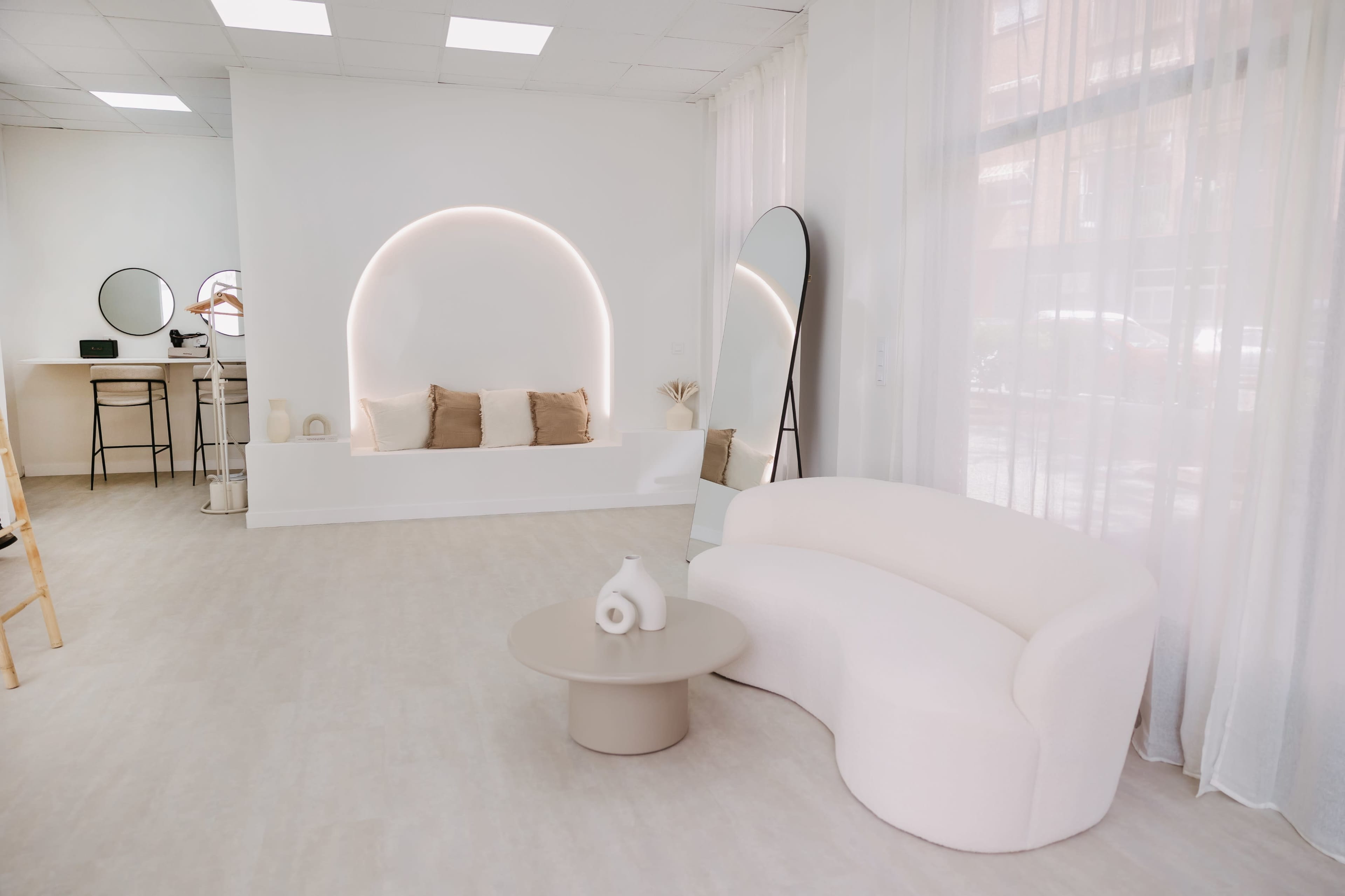 Estudio luminoso para creción de contenido, fotografía y podcast en Valencia Image in Patraix, Valencia, V