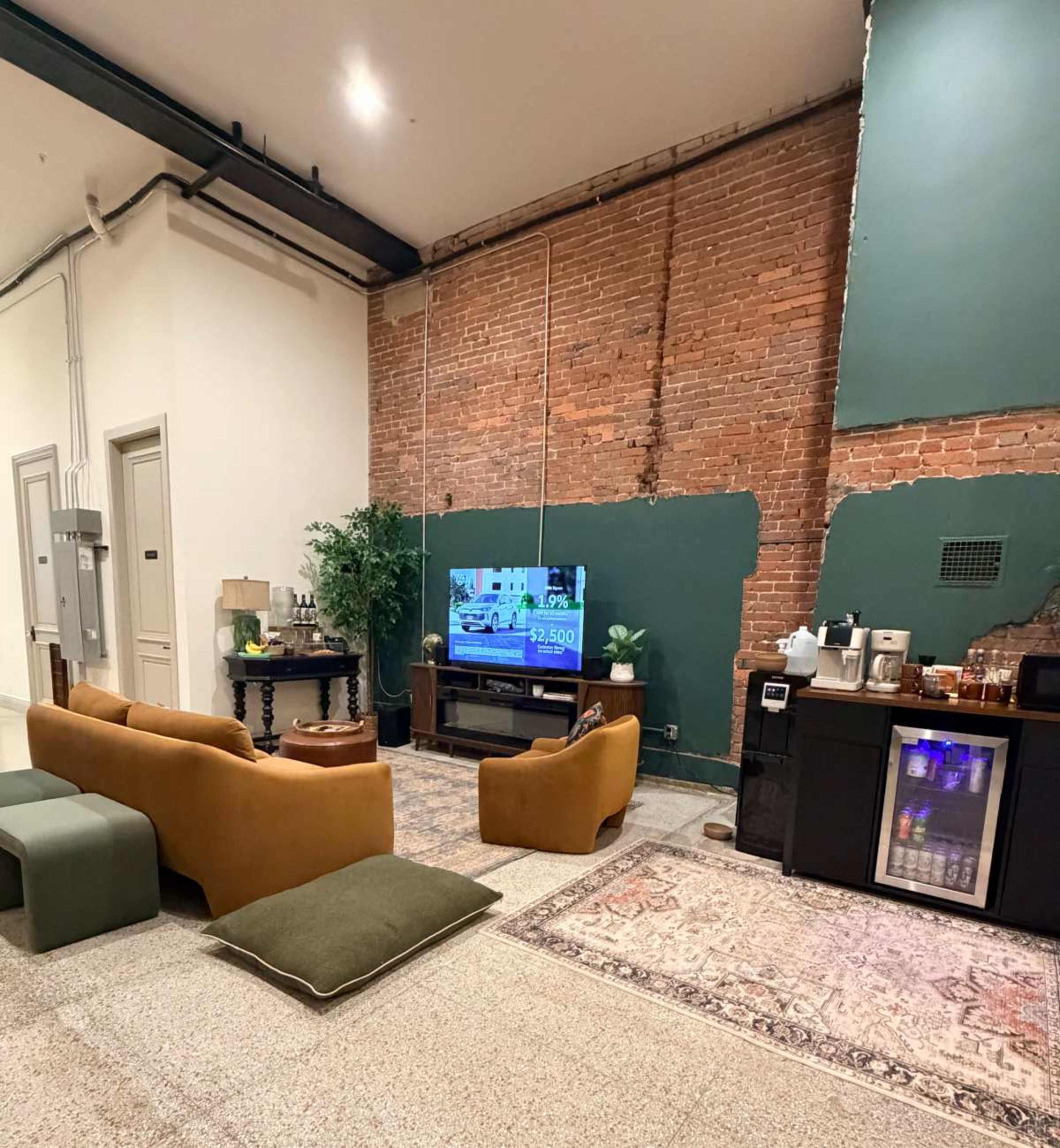 Unique Dog-friendly Lounge, Event and Meeting Space Image in Downtown, Pittsburgh, PA