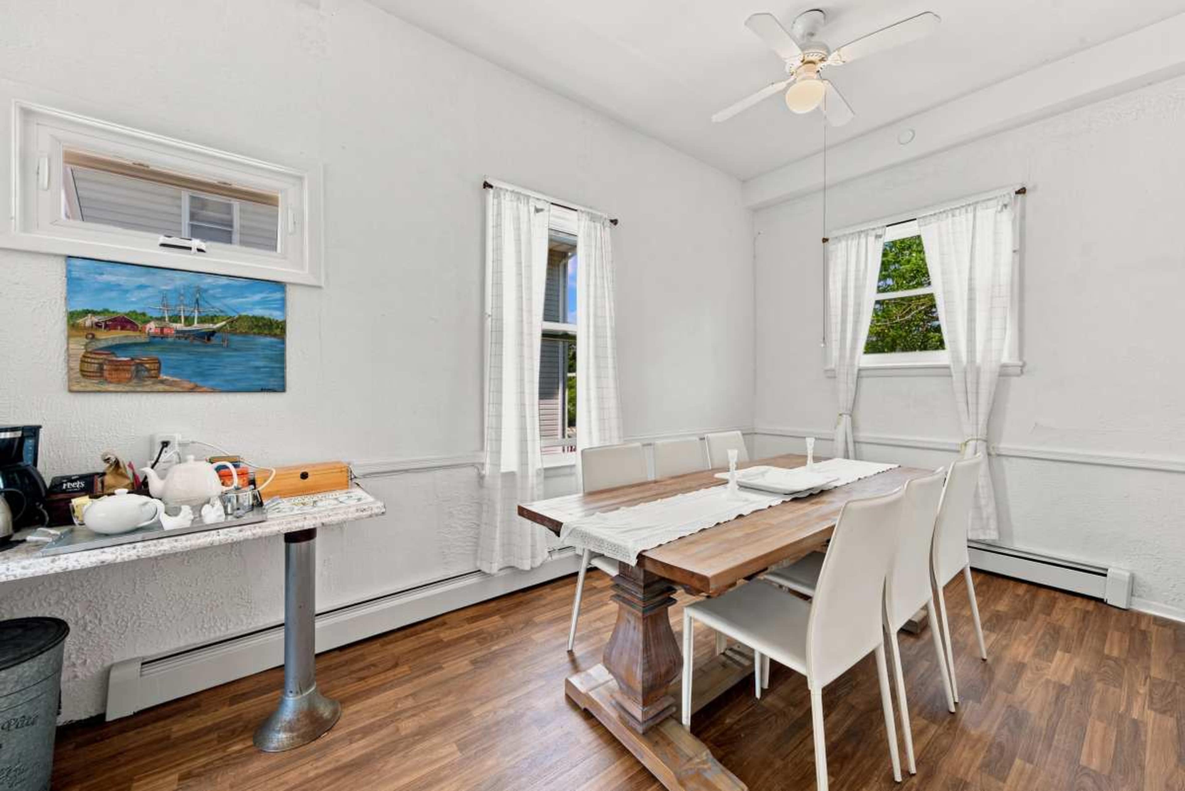 Large Older Home With Beautiful Bay and Sunset Views Image in Bayswater, Far Rockaway, NY