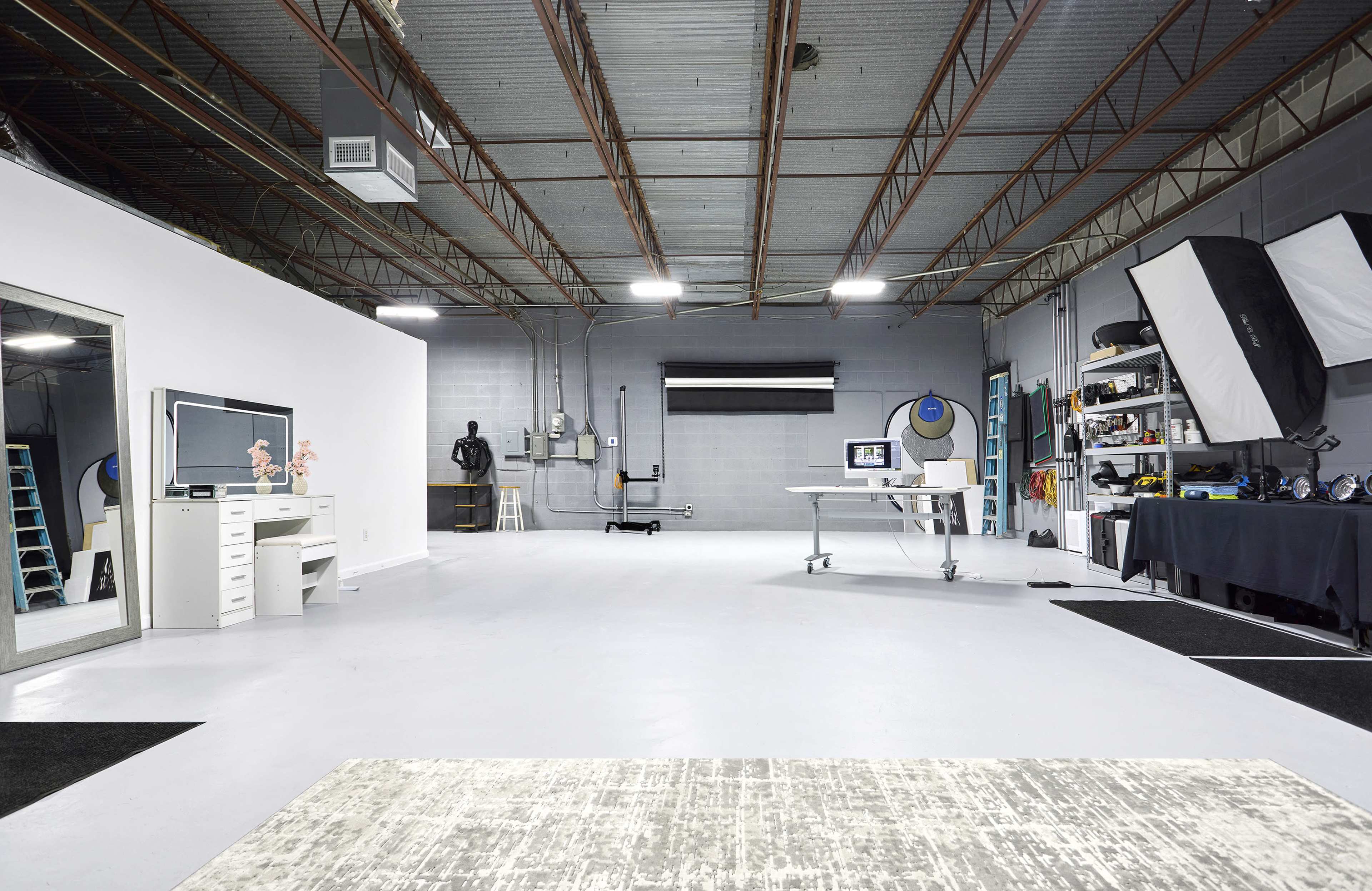 GREAT STUDIO Centrally Located/Fully Equipped 1600sqft. Image in Northside, Houston, TX