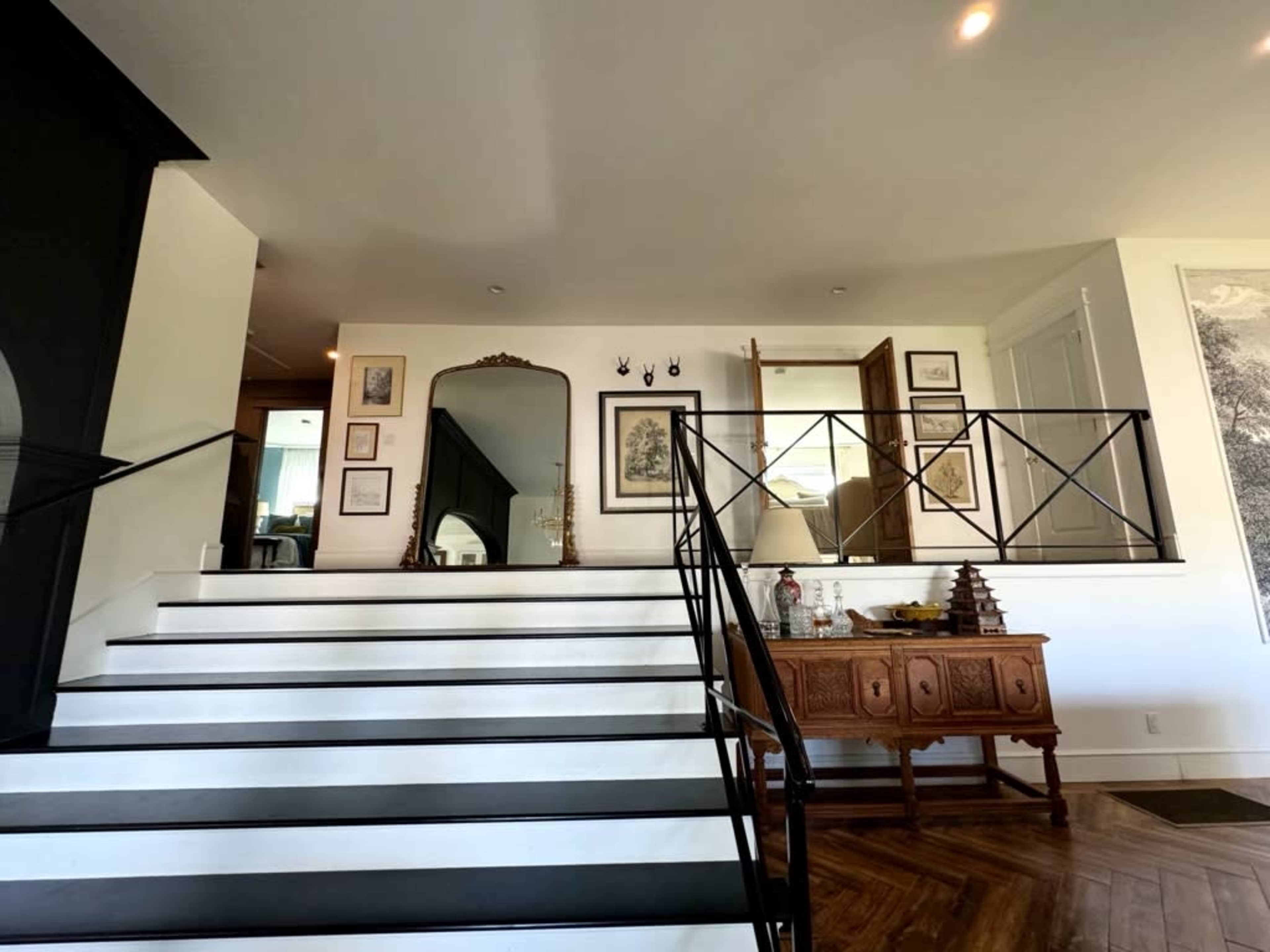Luxurious 3-Level Home with Pool & Scenic Backyard for Photo Shoots Image in Orange, Orange, CA
